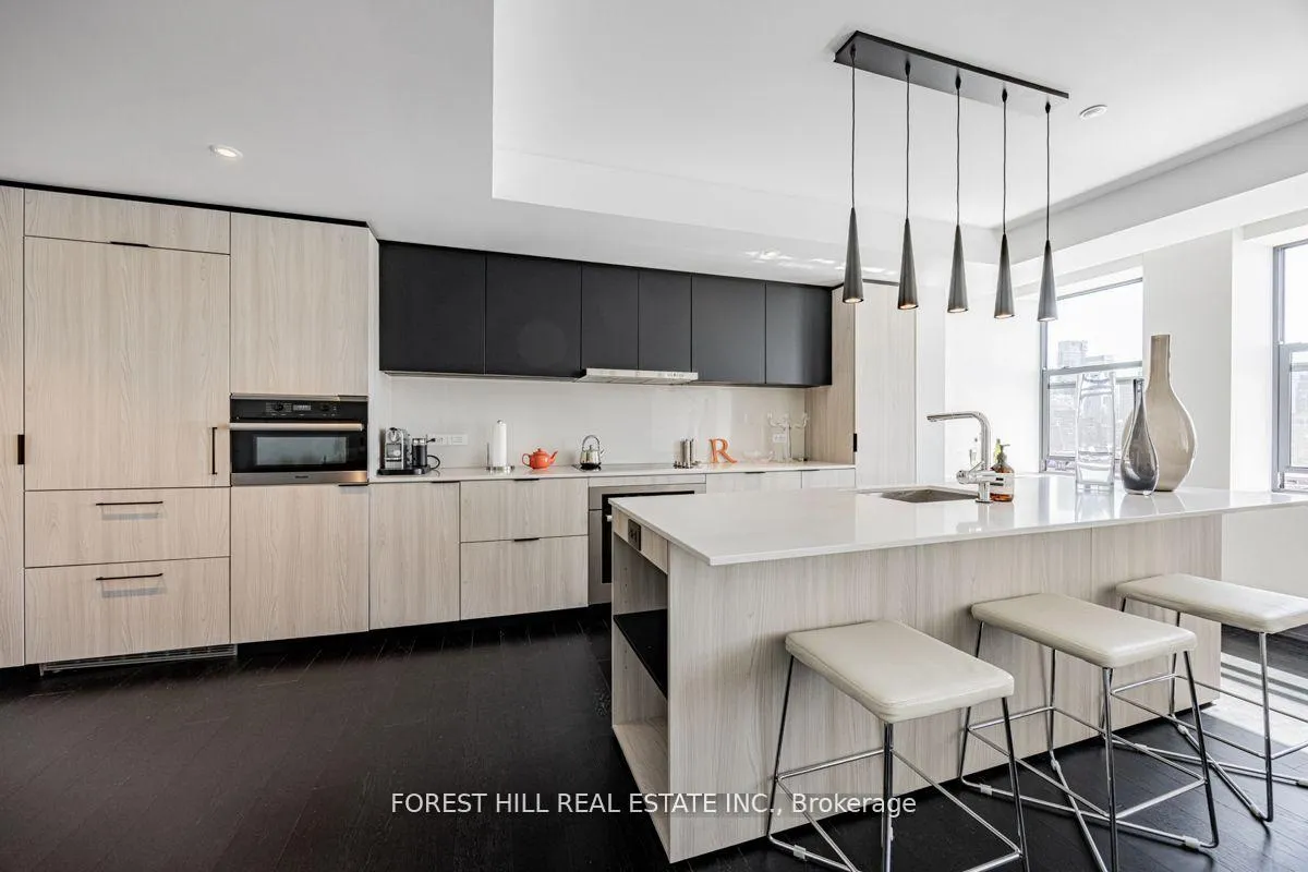 Photo 8 of Unit 1405, 2 Avenue Road, Toronto, The Annex — HOMEH