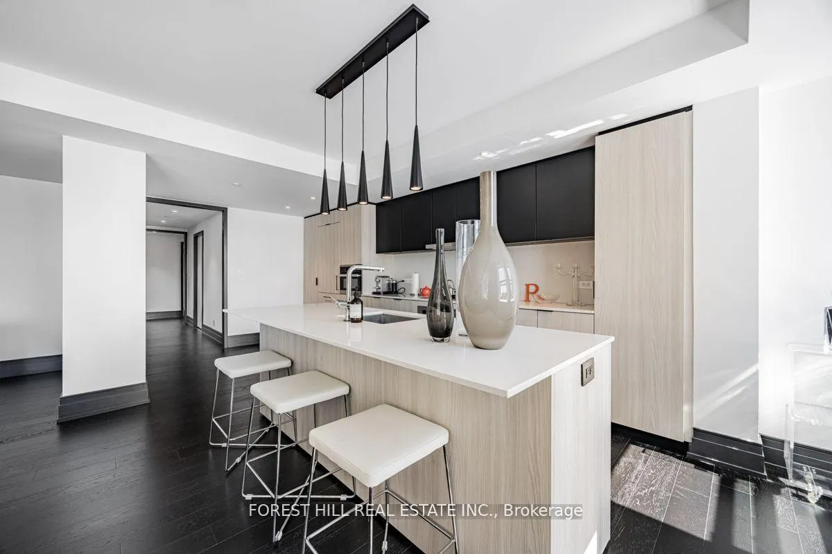 Photo 11 of Unit 1405, 2 Avenue Road, Toronto, The Annex — HOMEH