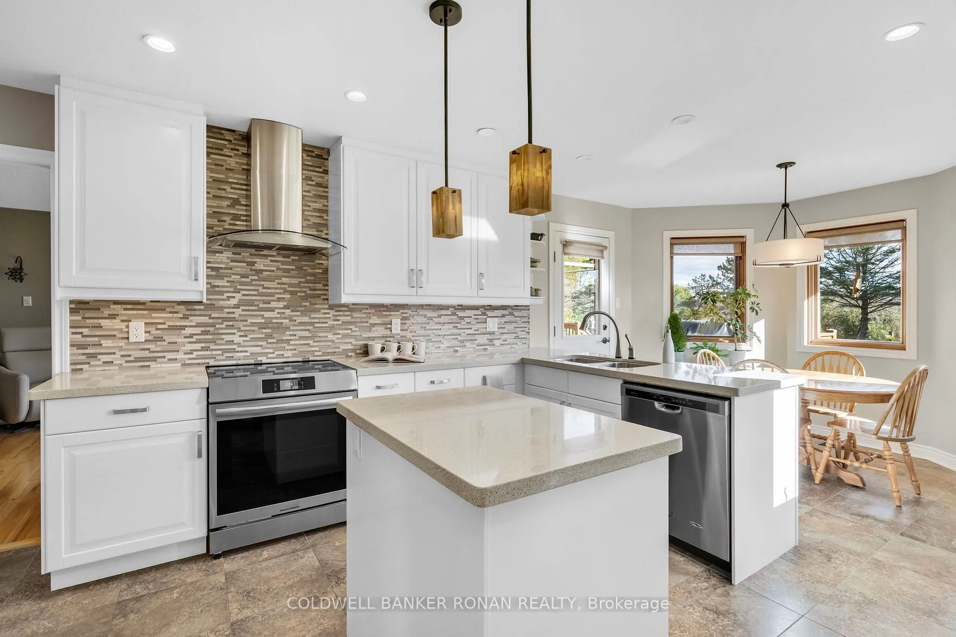 Photo 13 of 9 McCague Court, New Tecumseth, Rural New Tecumseth — HOMEH