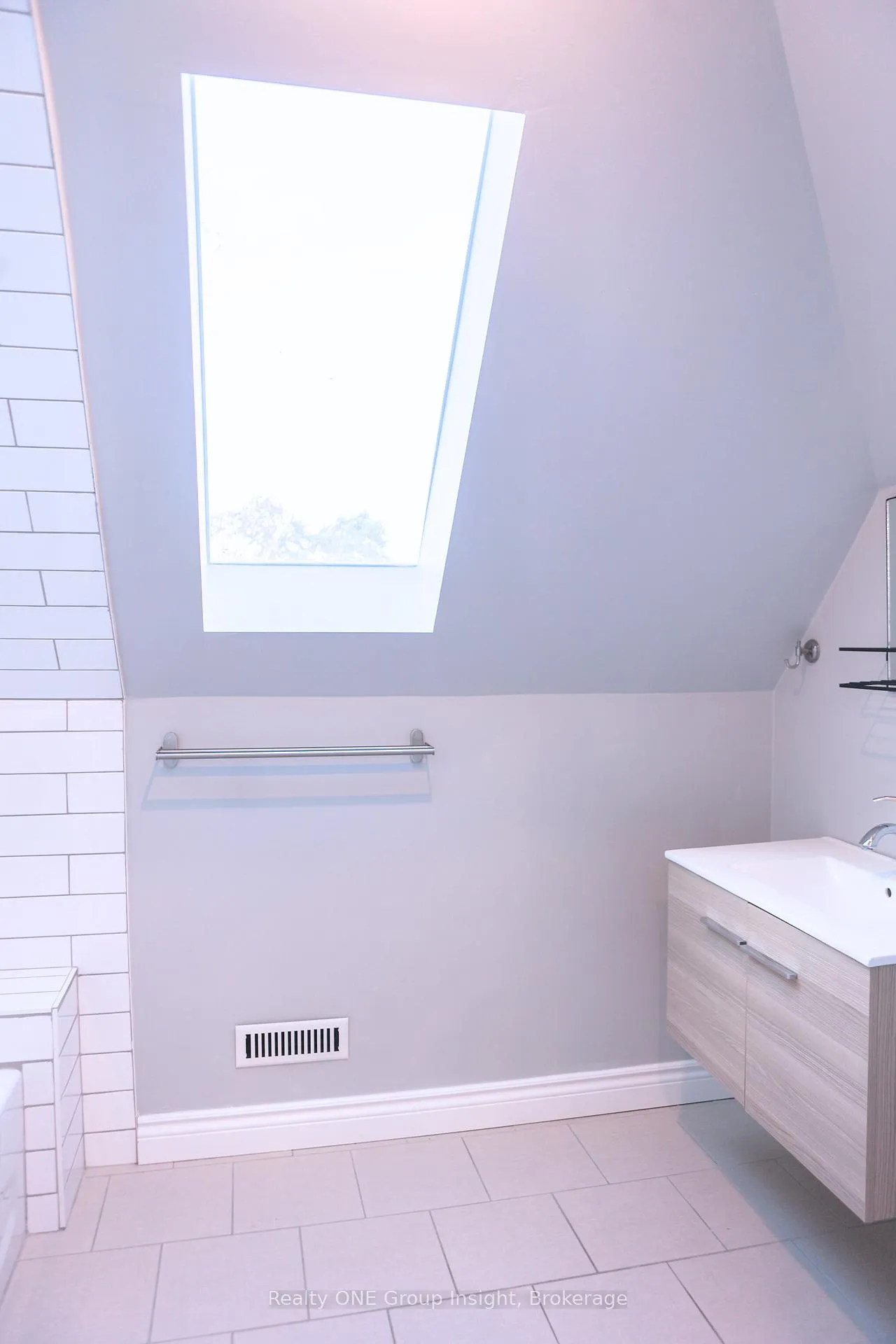 Photo 15 of 451 King William Street, Hamilton, Landsdale — HOMEH