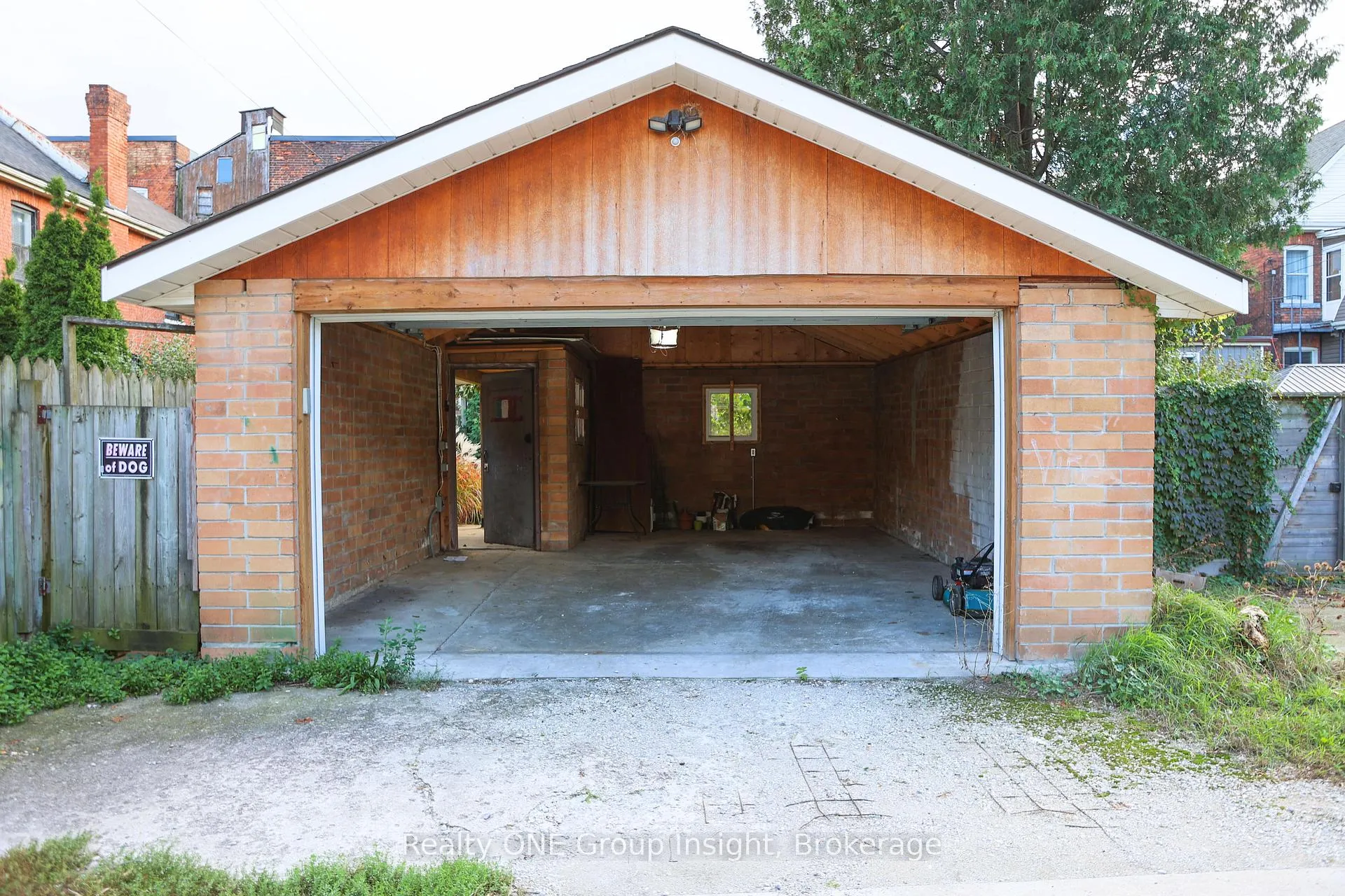 Photo 26 of 451 King William Street, Hamilton, Landsdale — HOMEH