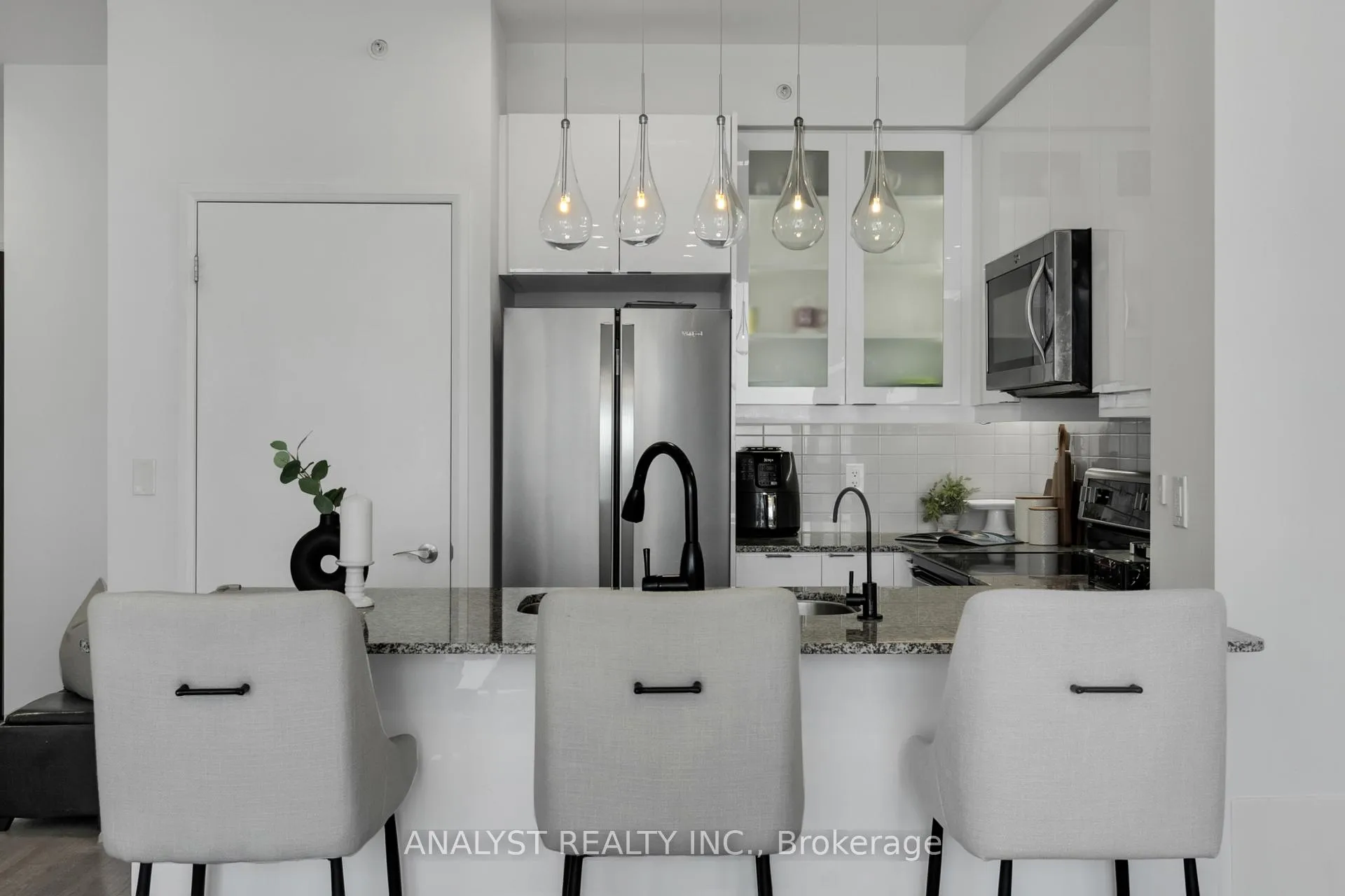 Photo 5 of Unit 2105, 2900 Highway 7, Vaughan, Concord — HOMEH