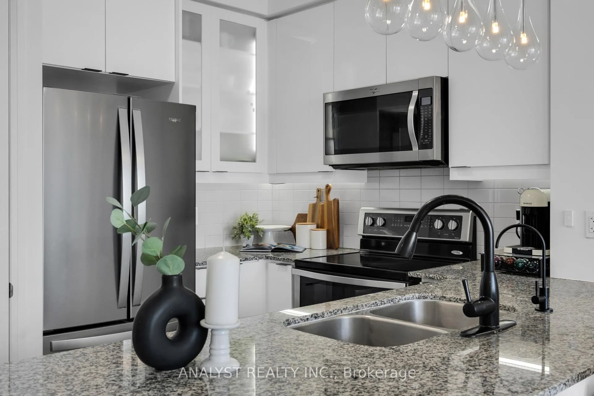 Photo 6 of Unit 2105, 2900 Highway 7, Vaughan, Concord — HOMEH