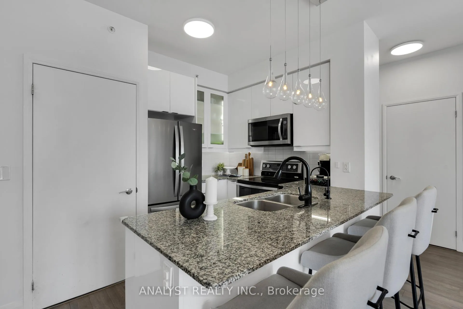 Photo 7 of Unit 2105, 2900 Highway 7, Vaughan, Concord — HOMEH