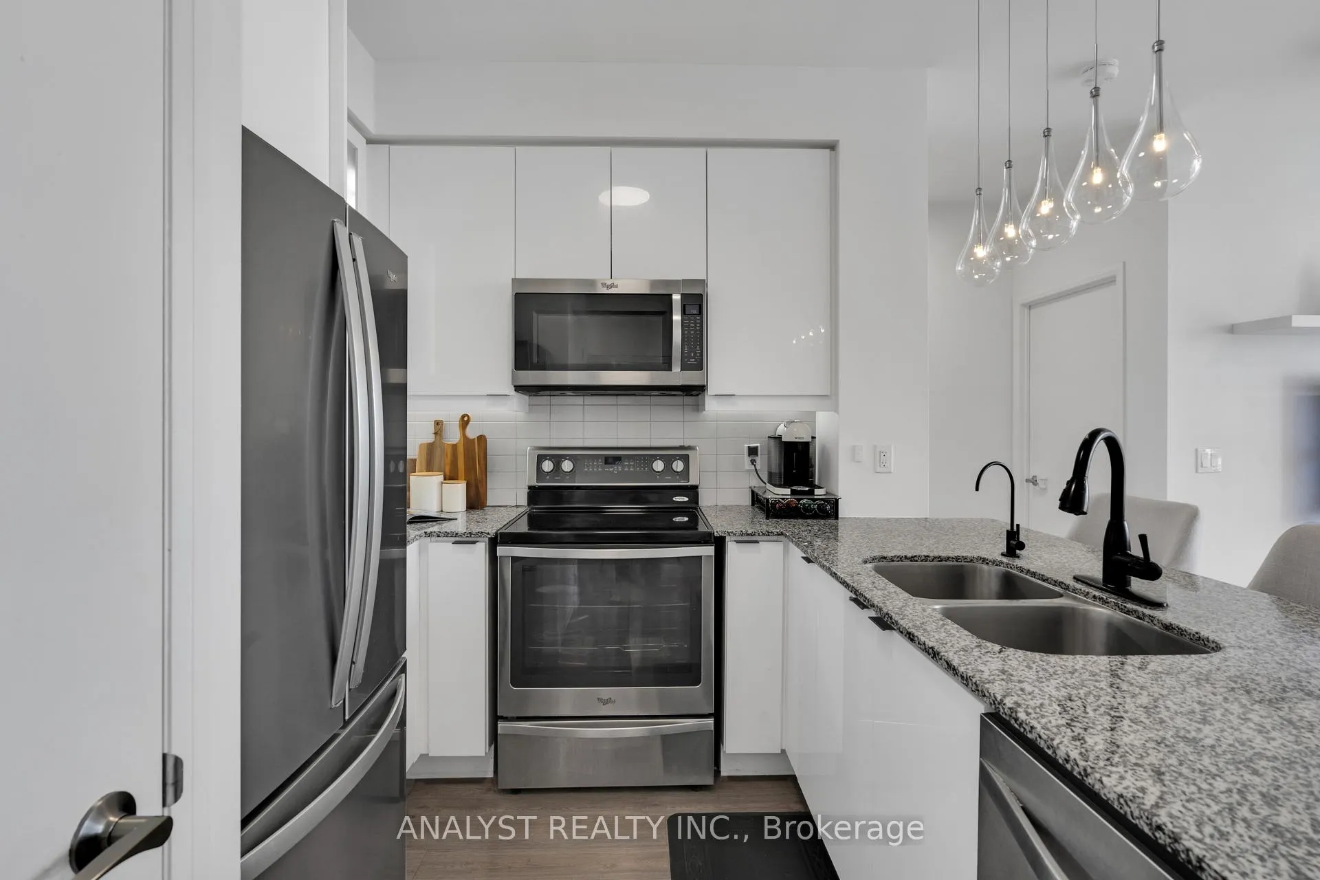 Photo 8 of Unit 2105, 2900 Highway 7, Vaughan, Concord — HOMEH
