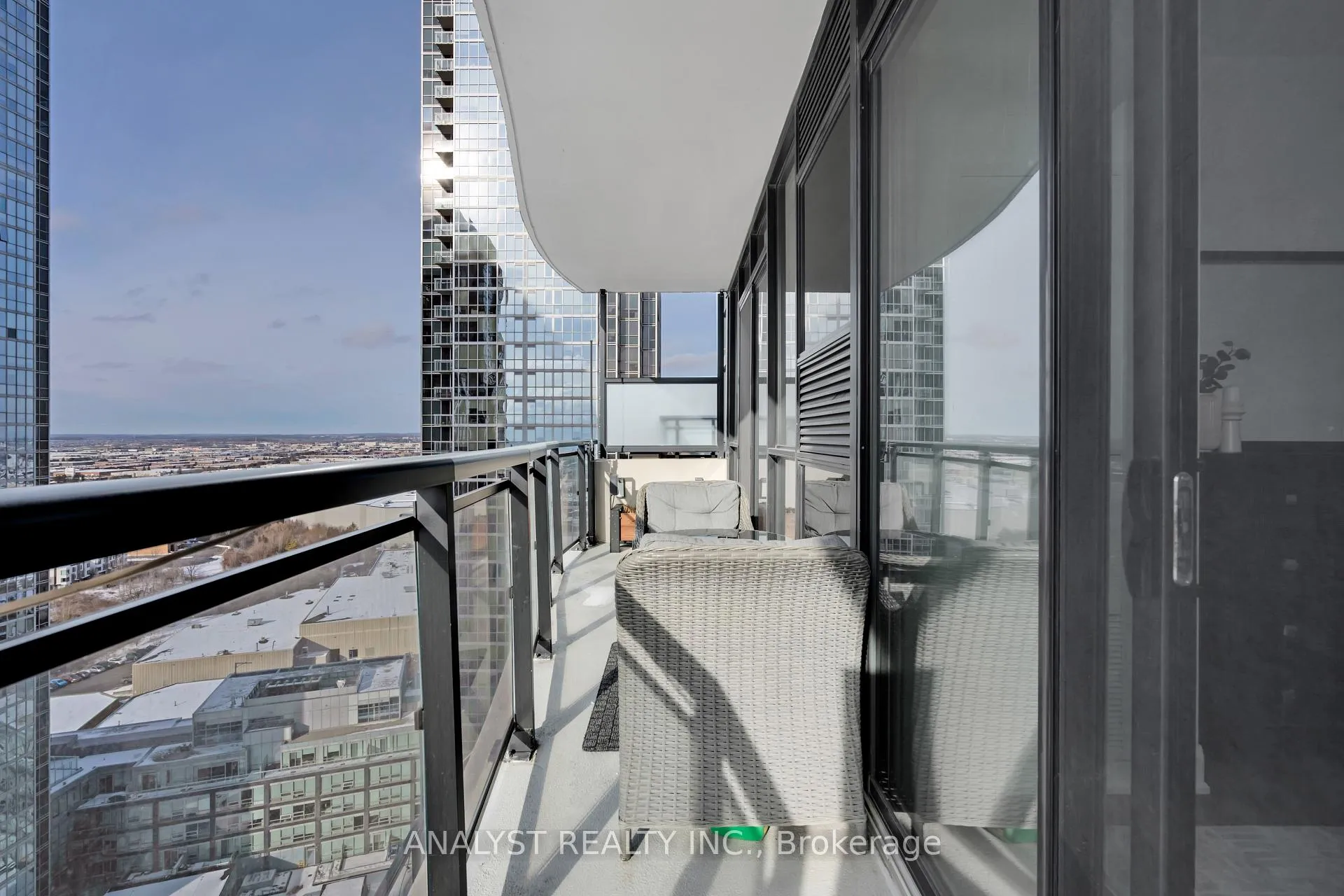 Photo 13 of Unit 2105, 2900 Highway 7, Vaughan, Concord — HOMEH
