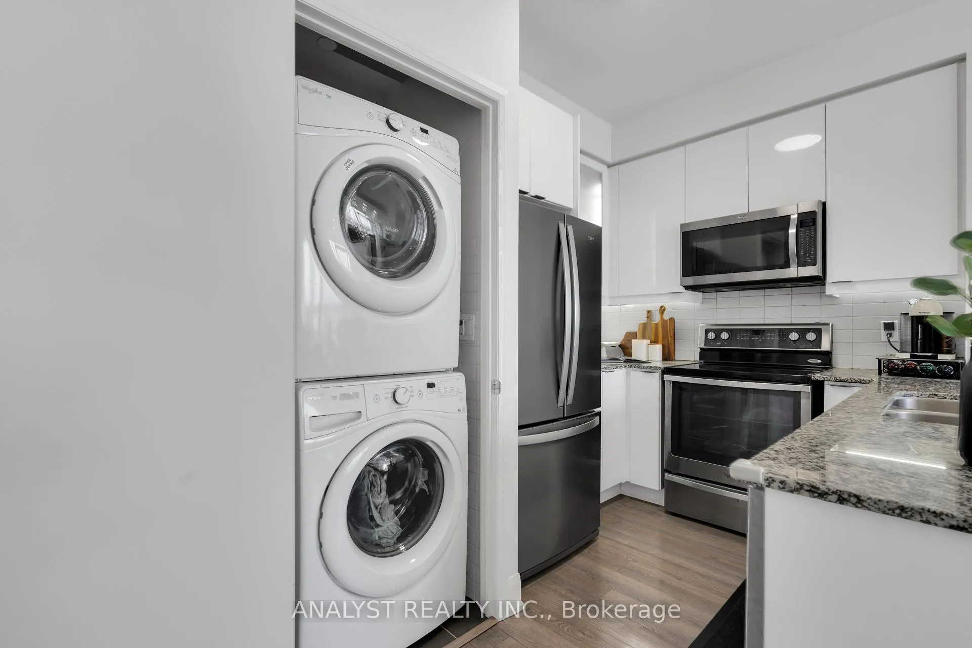Photo 18 of Unit 2105, 2900 Highway 7, Vaughan, Concord — HOMEH