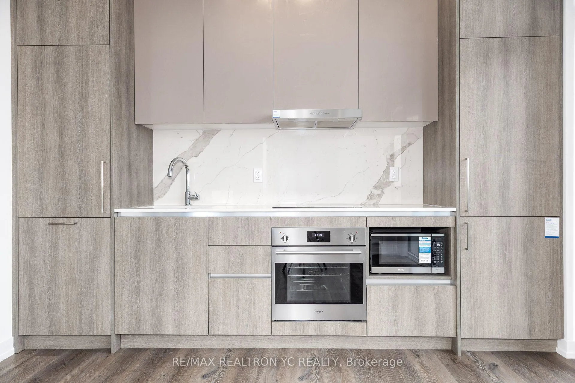 Photo 4 of Unit 4709, 225 Commerce Street, Vaughan, Vaughan Corporate Centre — HOMEH