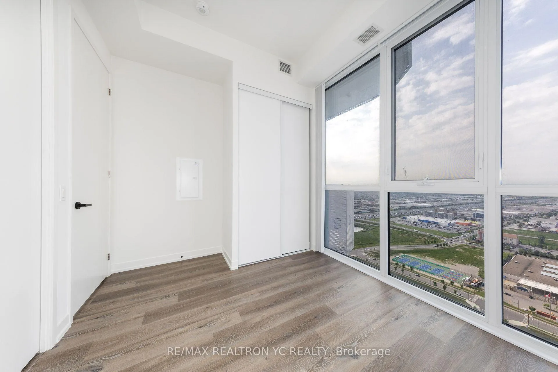 Photo 8 of Unit 4709, 225 Commerce Street, Vaughan, Vaughan Corporate Centre — HOMEH