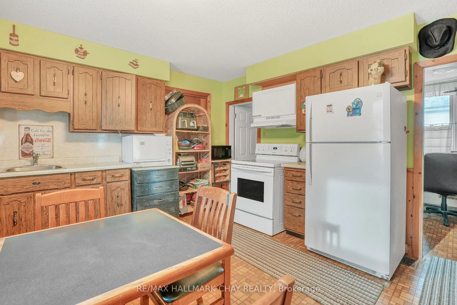 Photo 4 of 8 Maria Street, Springwater, Elmvale — HOMEH