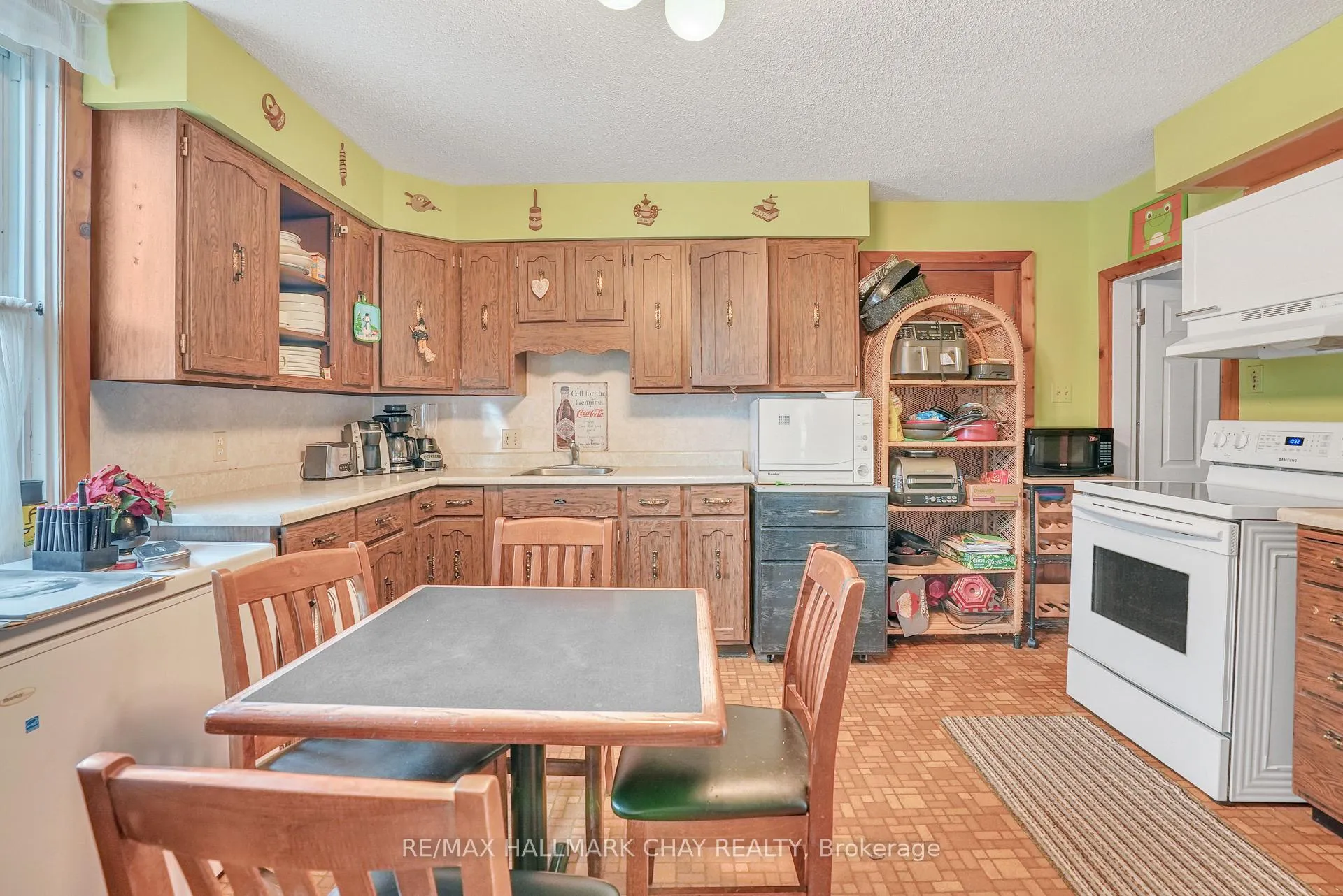 Photo 5 of 8 Maria Street, Springwater, Elmvale — HOMEH