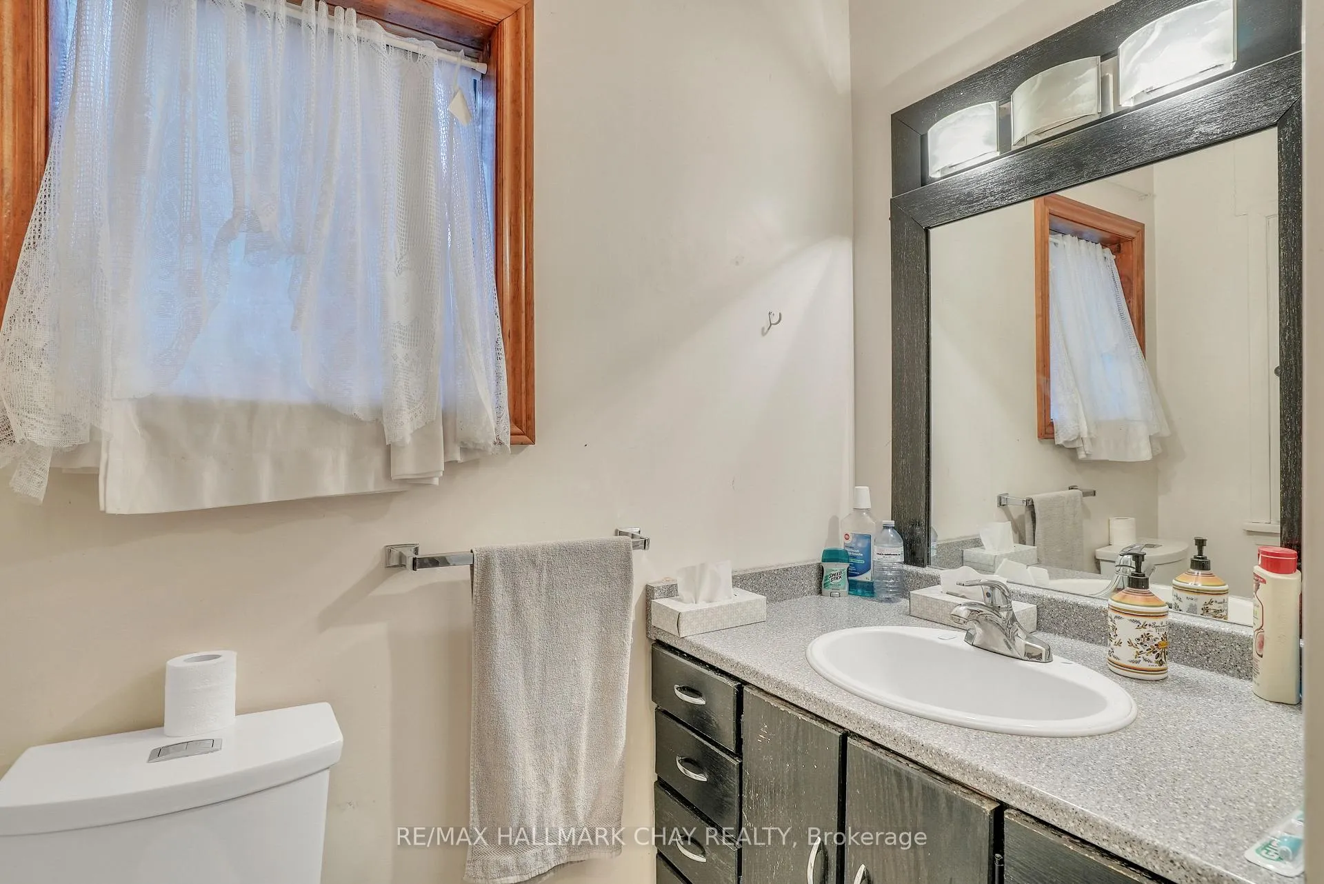 Photo 6 of 8 Maria Street, Springwater, Elmvale — HOMEH