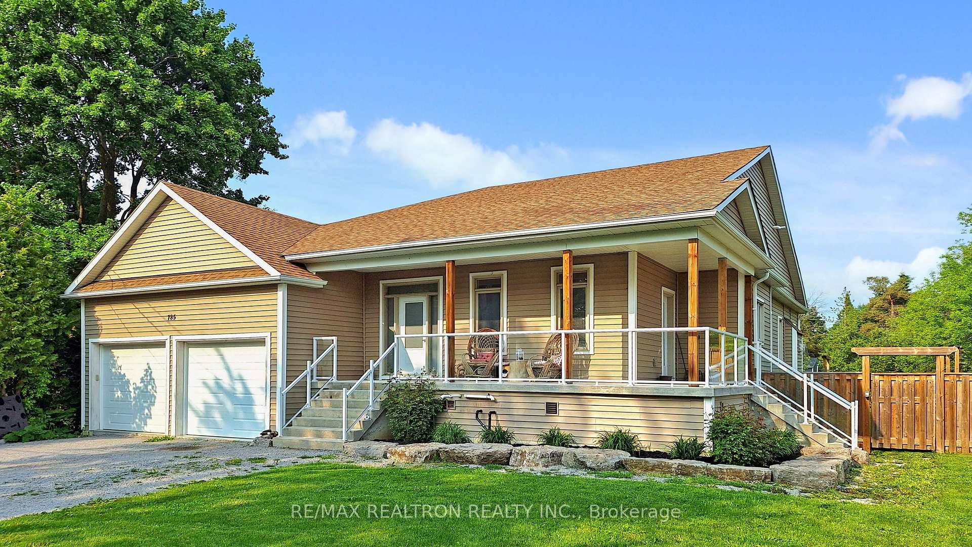 Photo 3 of 785 Sedore Avenue, Georgina, Sutton & Jackson's Point — HOMEH