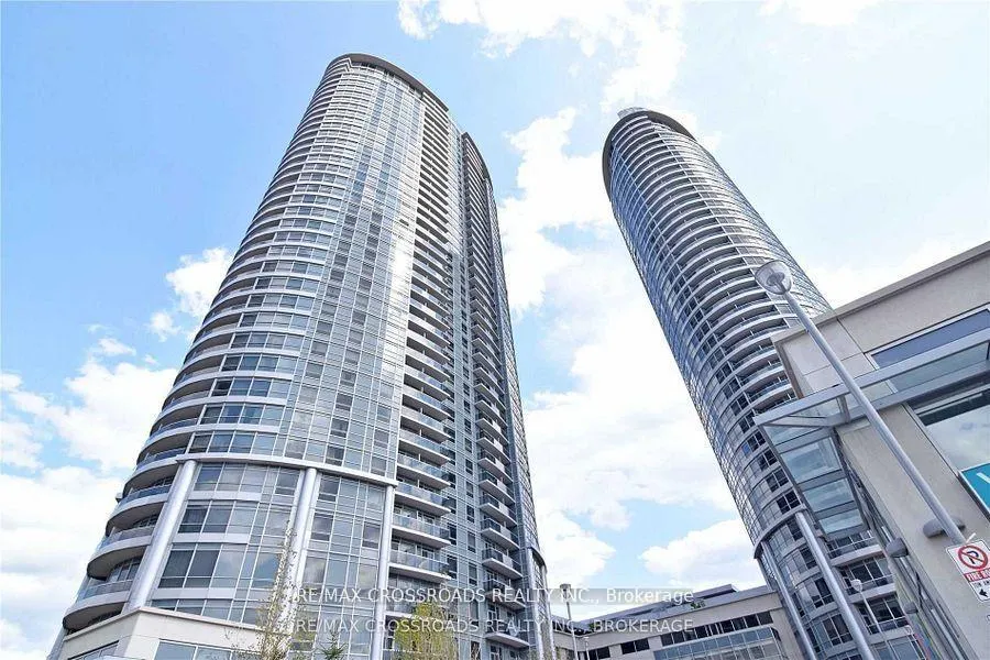 Front of Unit 3401, 125 Village Green Square