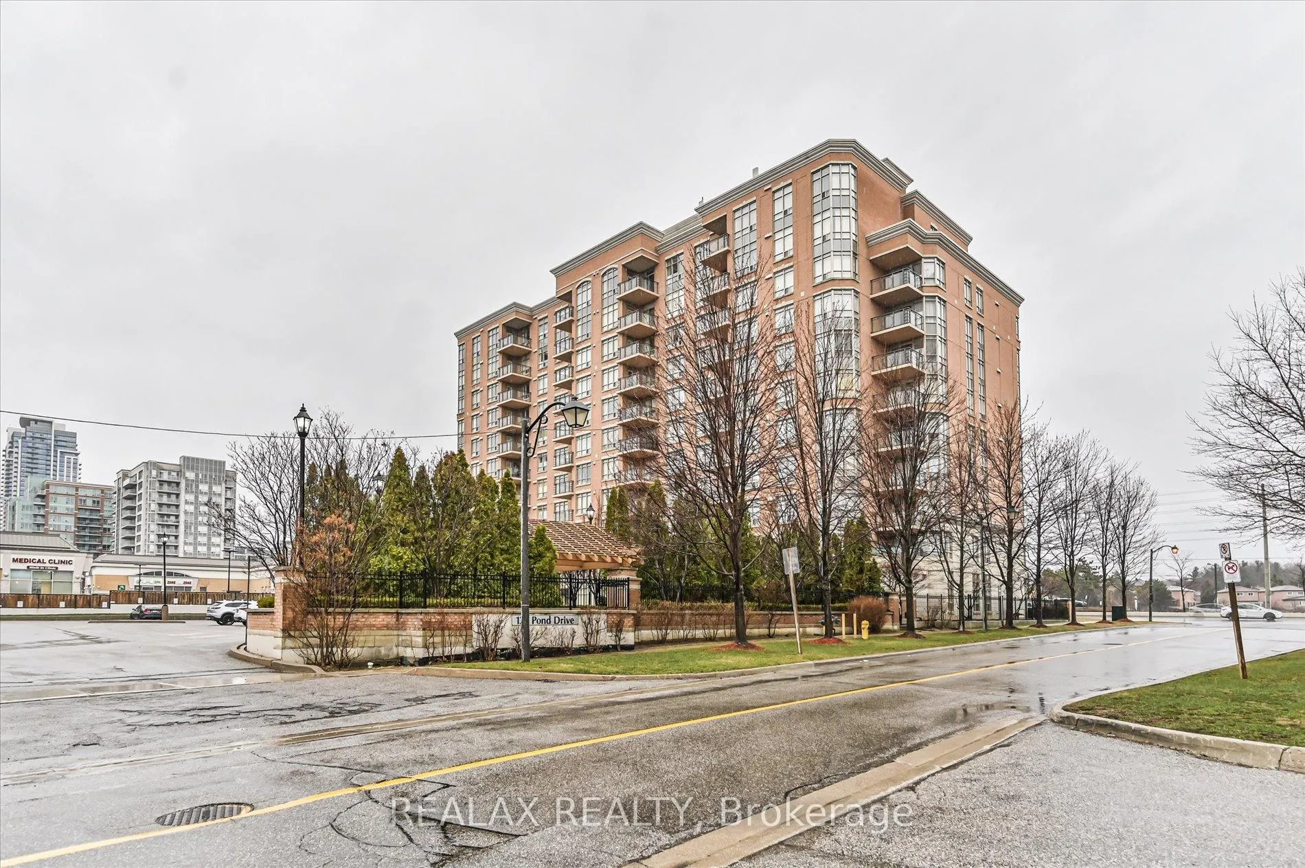 Photo 1 of Unit 302, 130 Pond Drive, Markham, Commerce Valley — HOMEH
