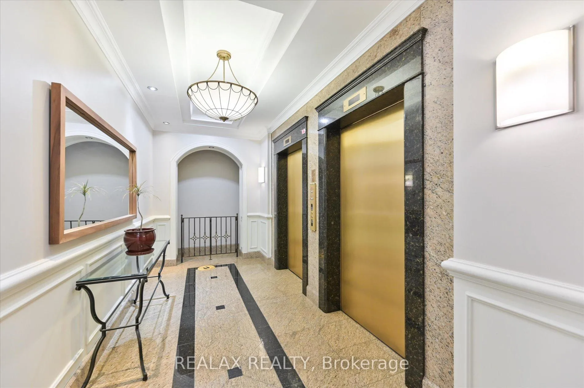 Photo 6 of Unit 302, 130 Pond Drive, Markham, Commerce Valley — HOMEH