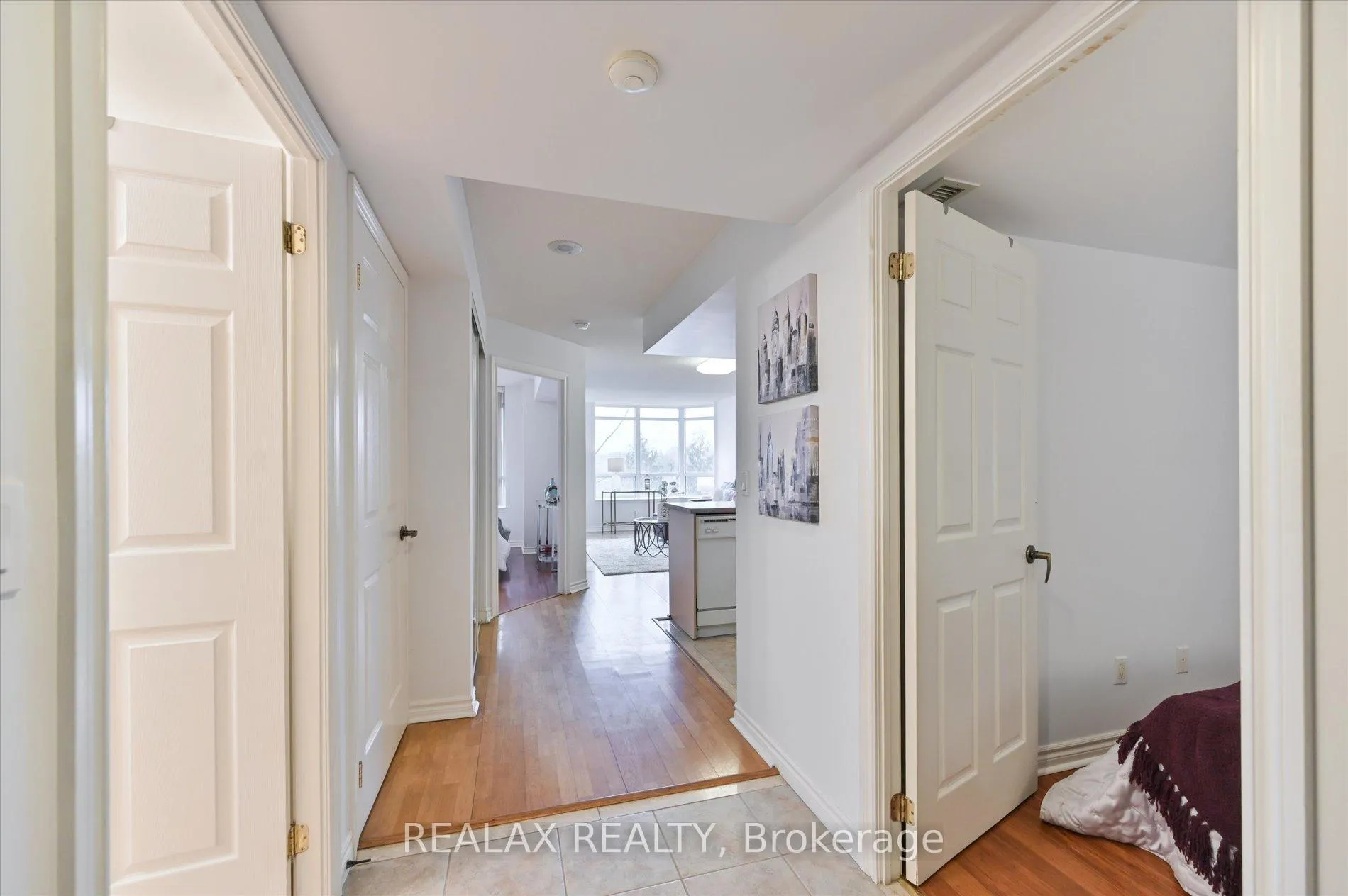 Photo 8 of Unit 302, 130 Pond Drive, Markham, Commerce Valley — HOMEH
