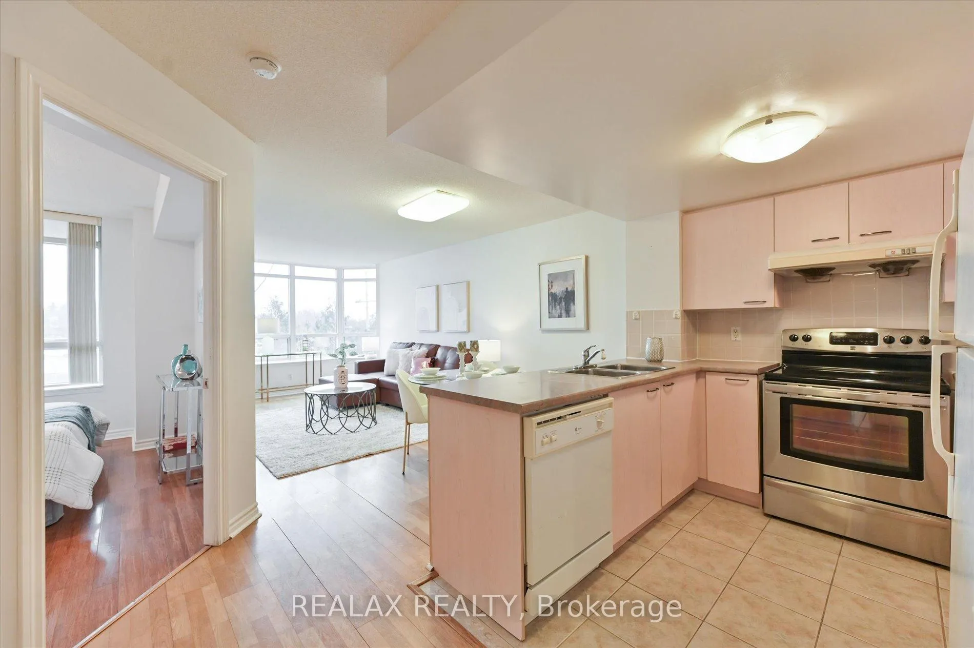 Photo 9 of Unit 302, 130 Pond Drive, Markham, Commerce Valley — HOMEH