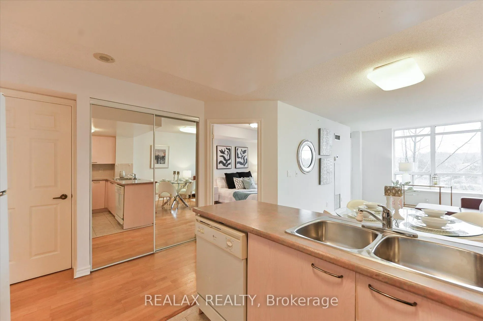 Photo 10 of Unit 302, 130 Pond Drive, Markham, Commerce Valley — HOMEH
