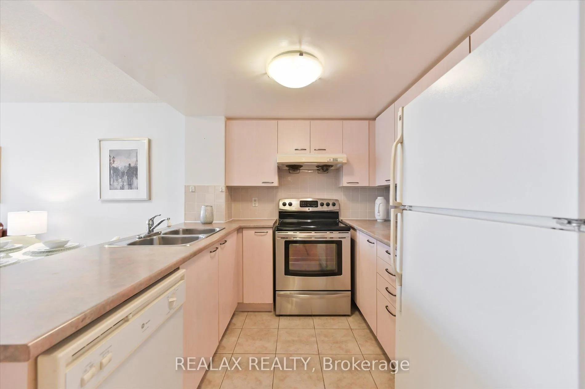 Photo 12 of Unit 302, 130 Pond Drive, Markham, Commerce Valley — HOMEH