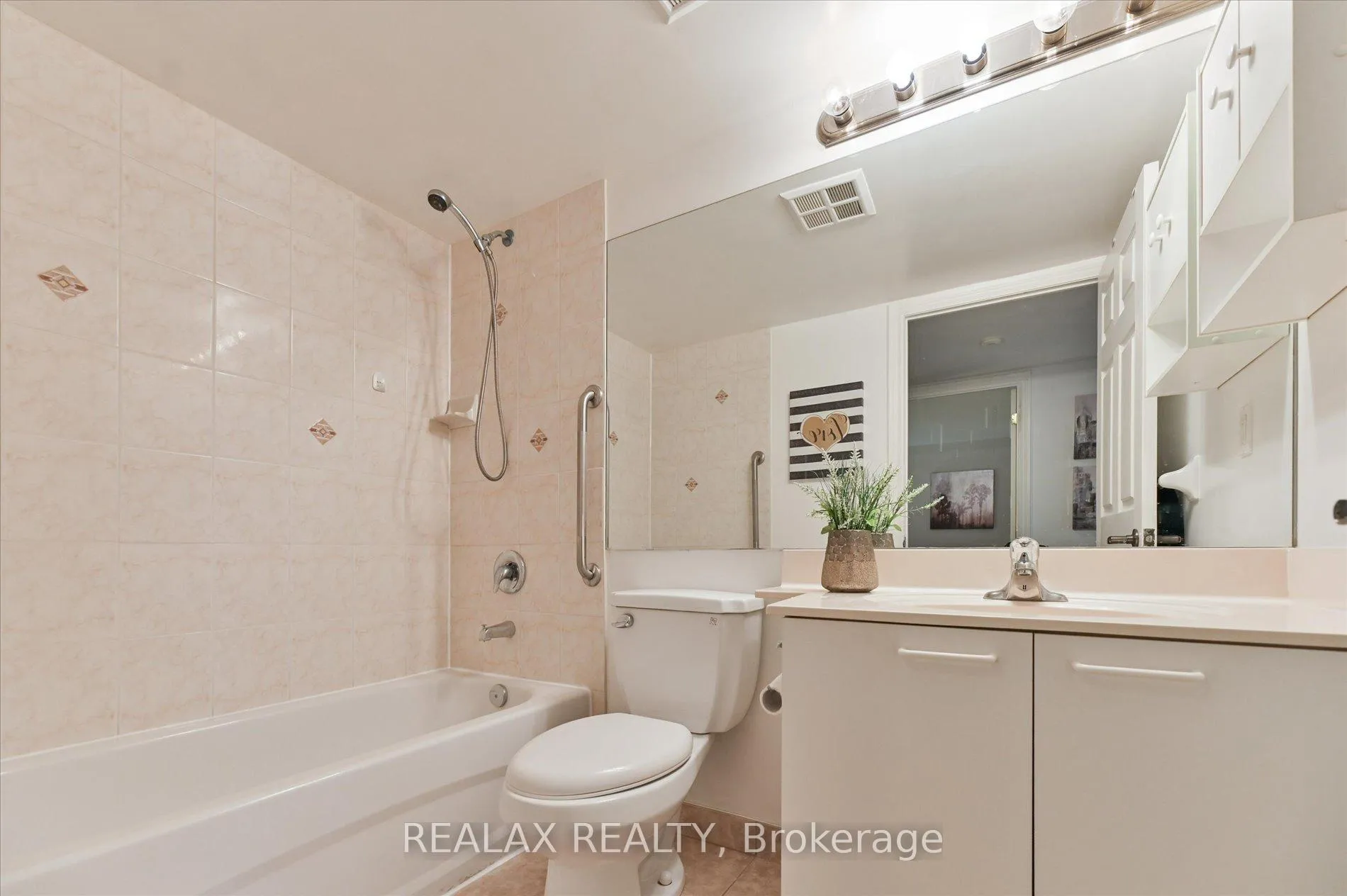 Photo 25 of Unit 302, 130 Pond Drive, Markham, Commerce Valley — HOMEH