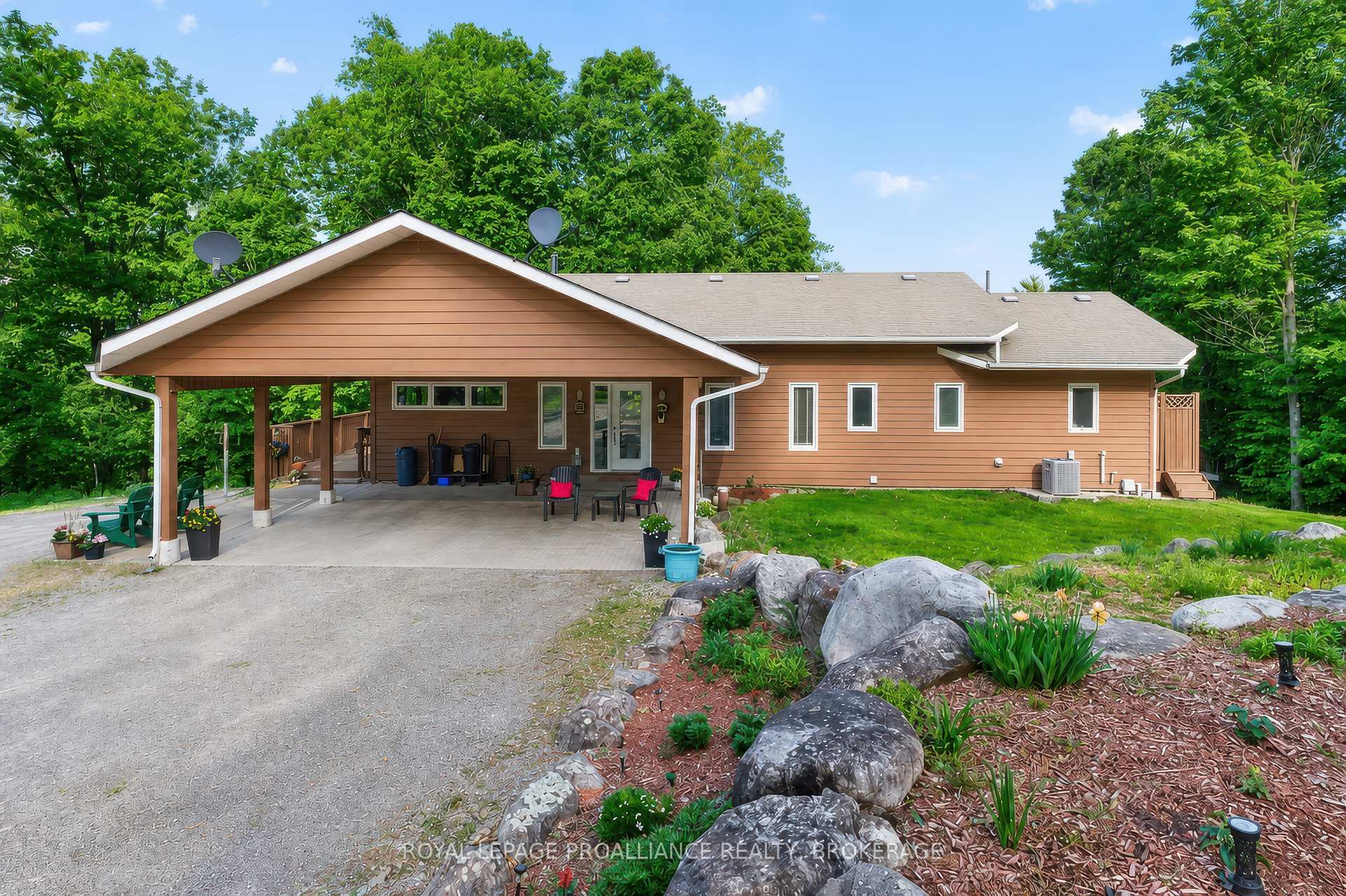 Photo 2 of 606 Whites Point Road, Rideau Lakes, Rideau Lakes (South Crosby) Twp — HOMEH
