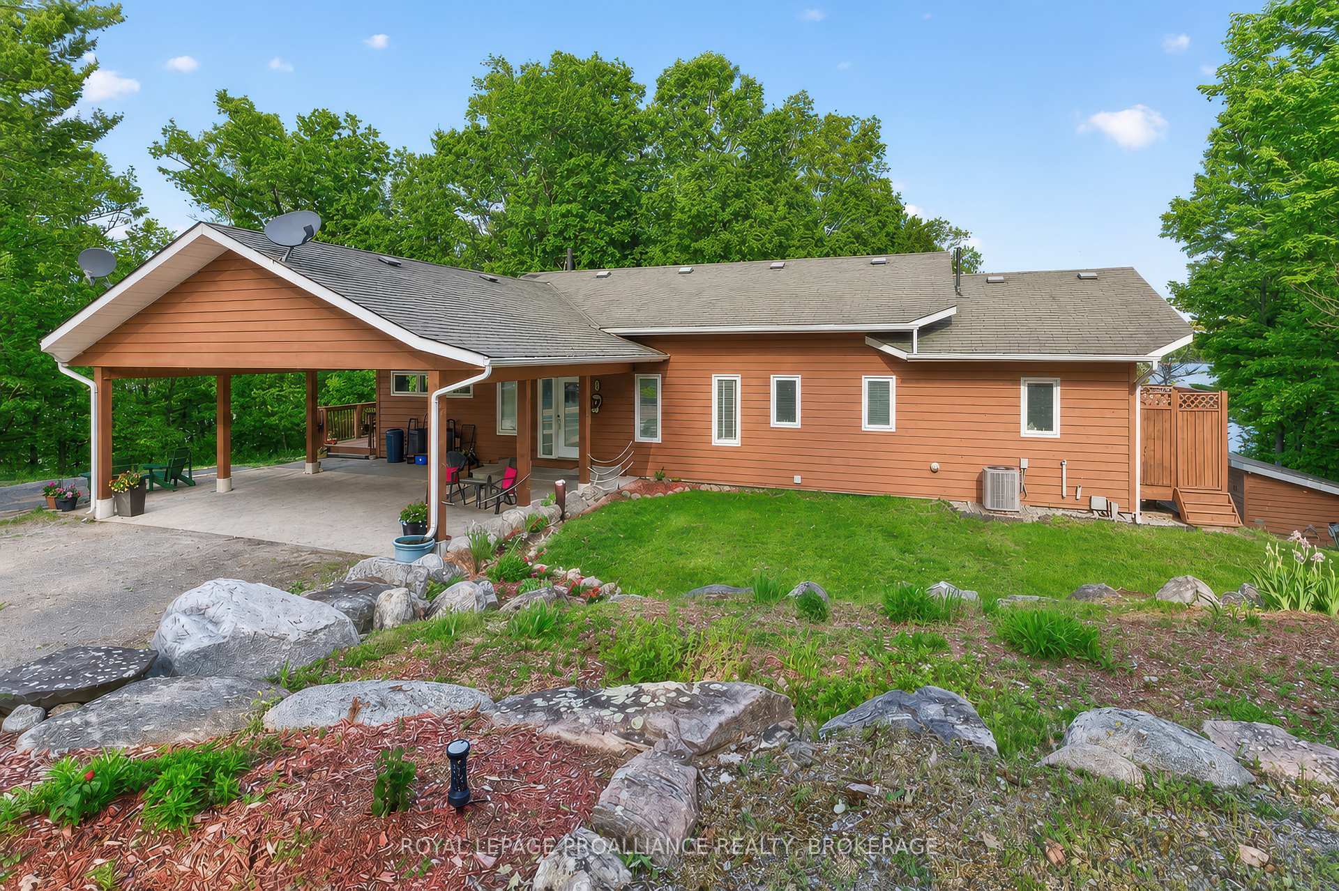 Photo 4 of 606 Whites Point Road, Rideau Lakes, Rideau Lakes (South Crosby) Twp — HOMEH
