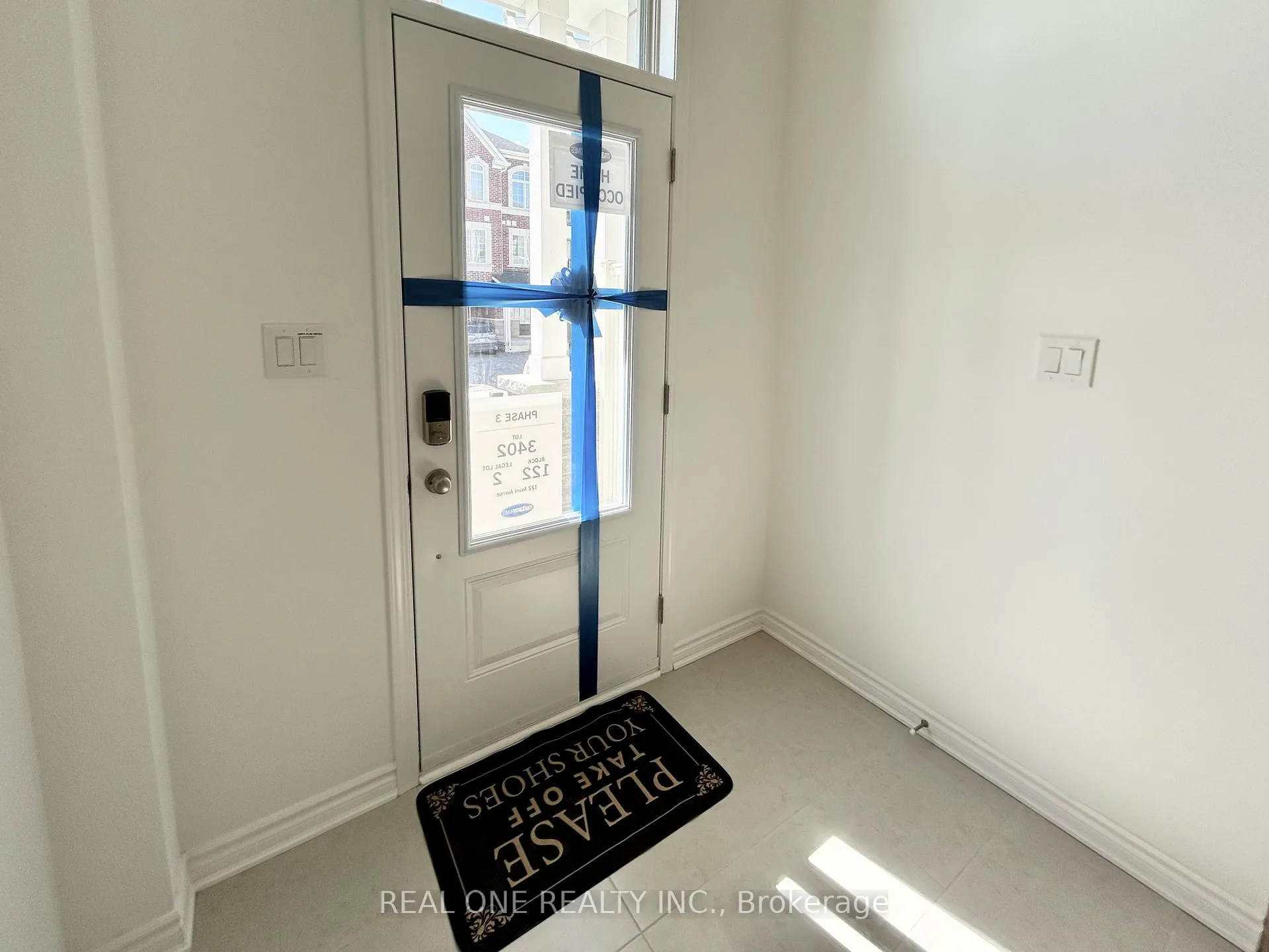 Photo 4 of 122 Avani Avenue, Markham, Rural Markham — HOMEH