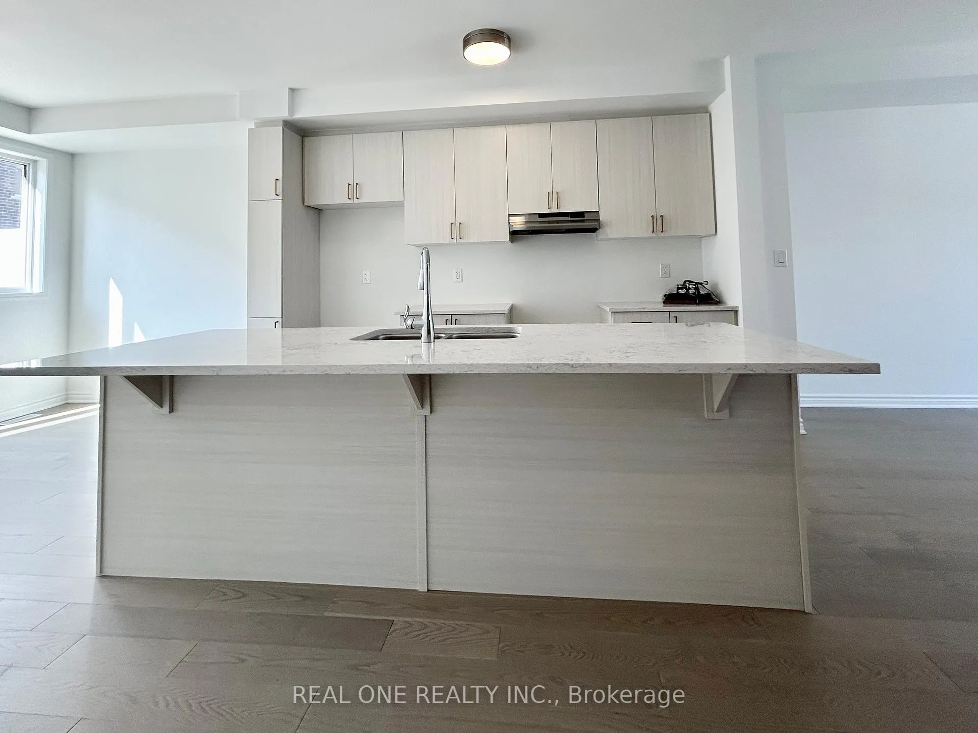 Photo 10 of 122 Avani Avenue, Markham, Rural Markham — HOMEH
