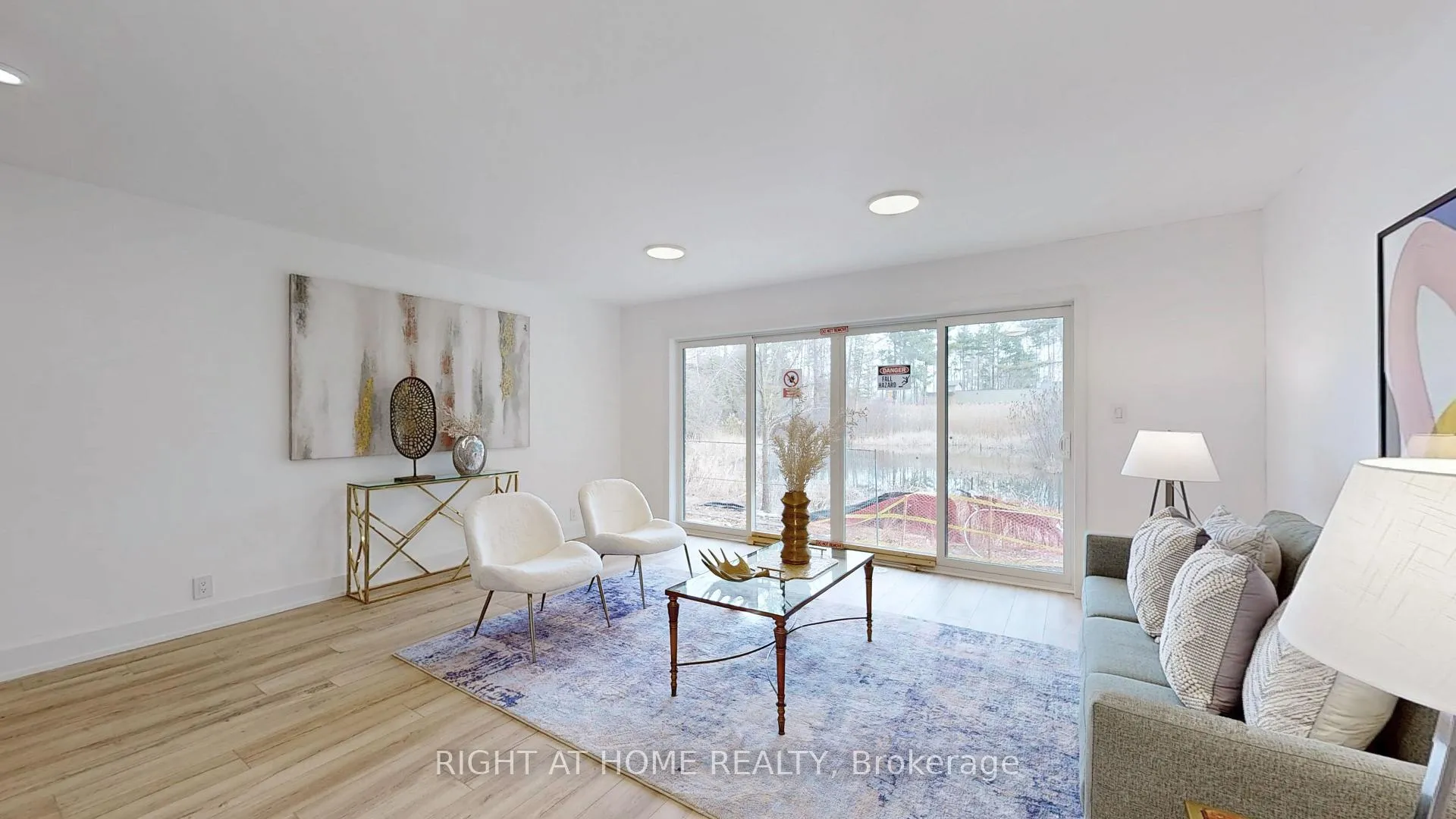 Photo 6 of 21 Chestnut Court, Aurora, Rural Aurora — HOMEH