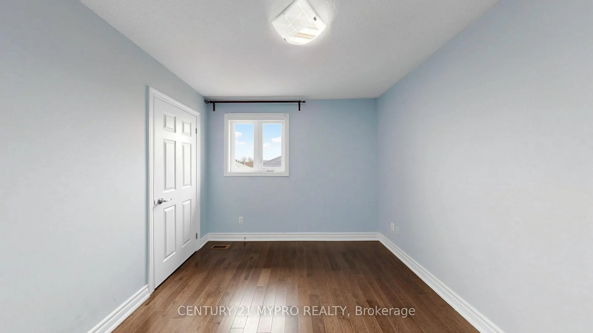Photo 2 of 33 Erla Court, Markham, Middlefield — HOMEH