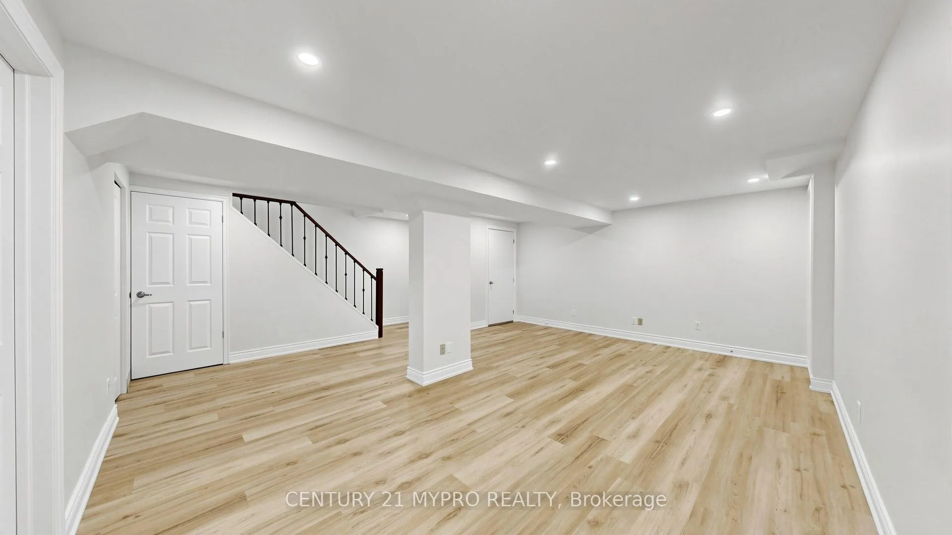 Photo 8 of 33 Erla Court, Markham, Middlefield — HOMEH