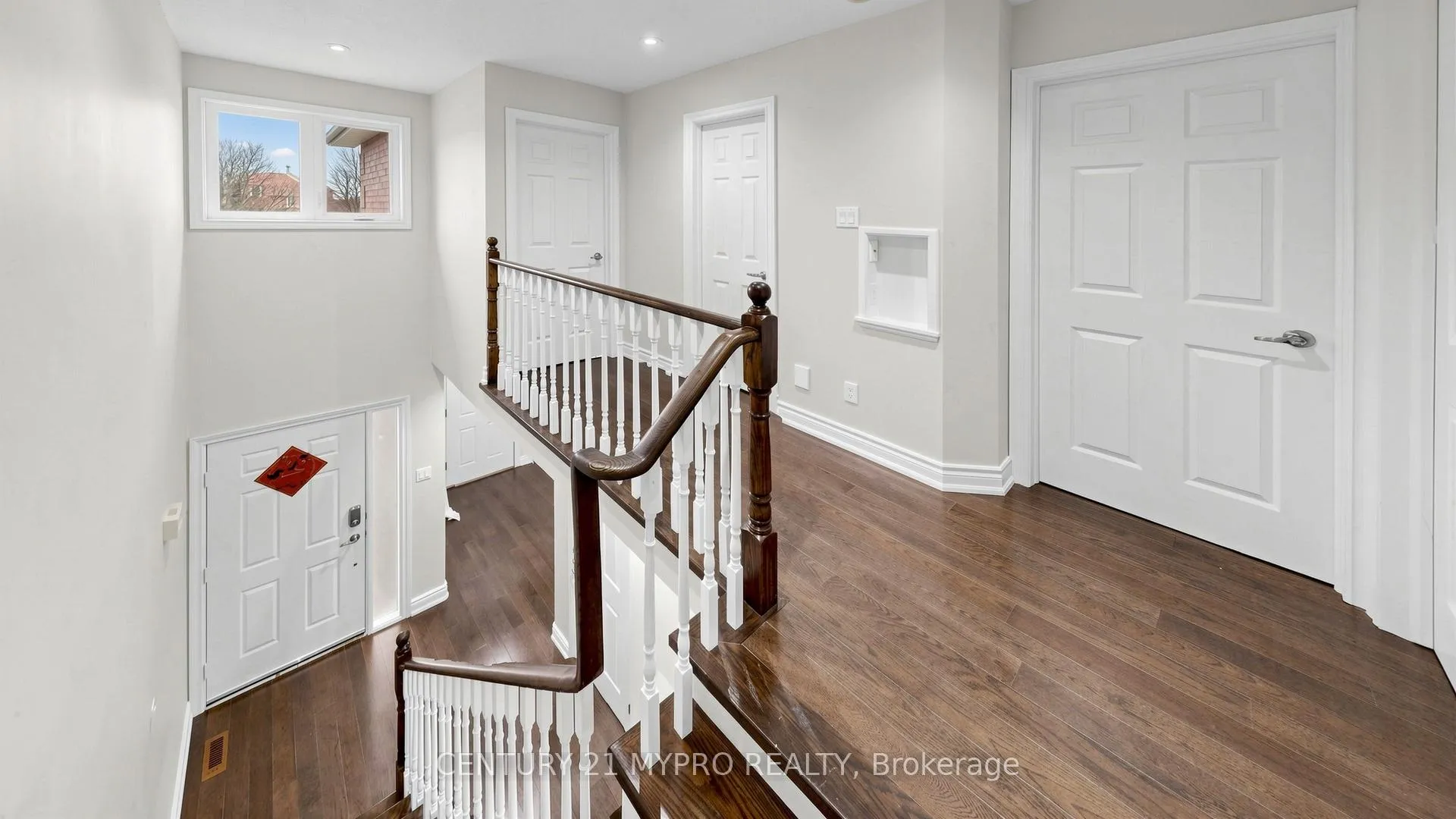 Photo 9 of 33 Erla Court, Markham, Middlefield — HOMEH