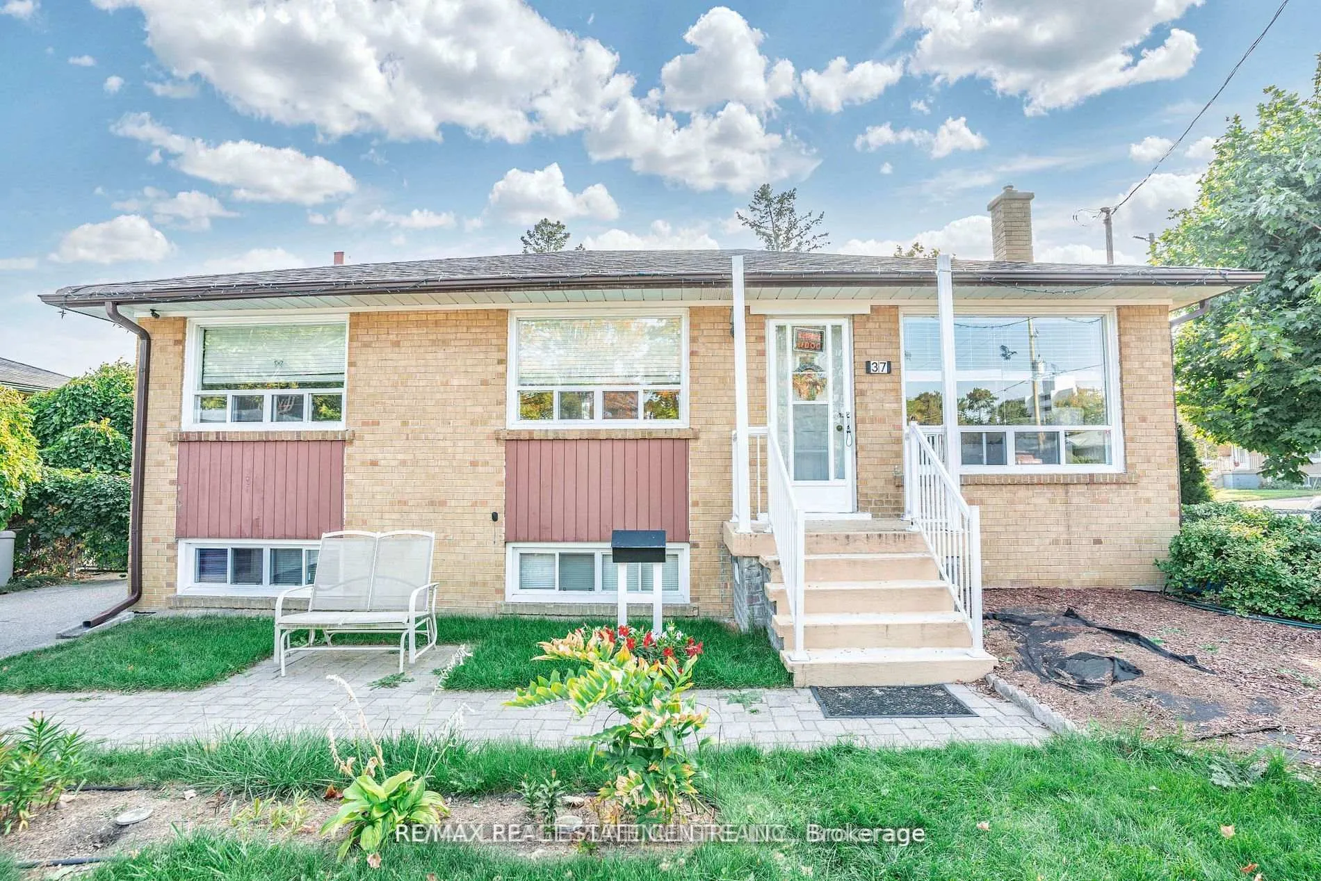 Photo 1 of Unit (Upper), 37 Edgemont Drive, Brampton, Brampton North — HOMEH