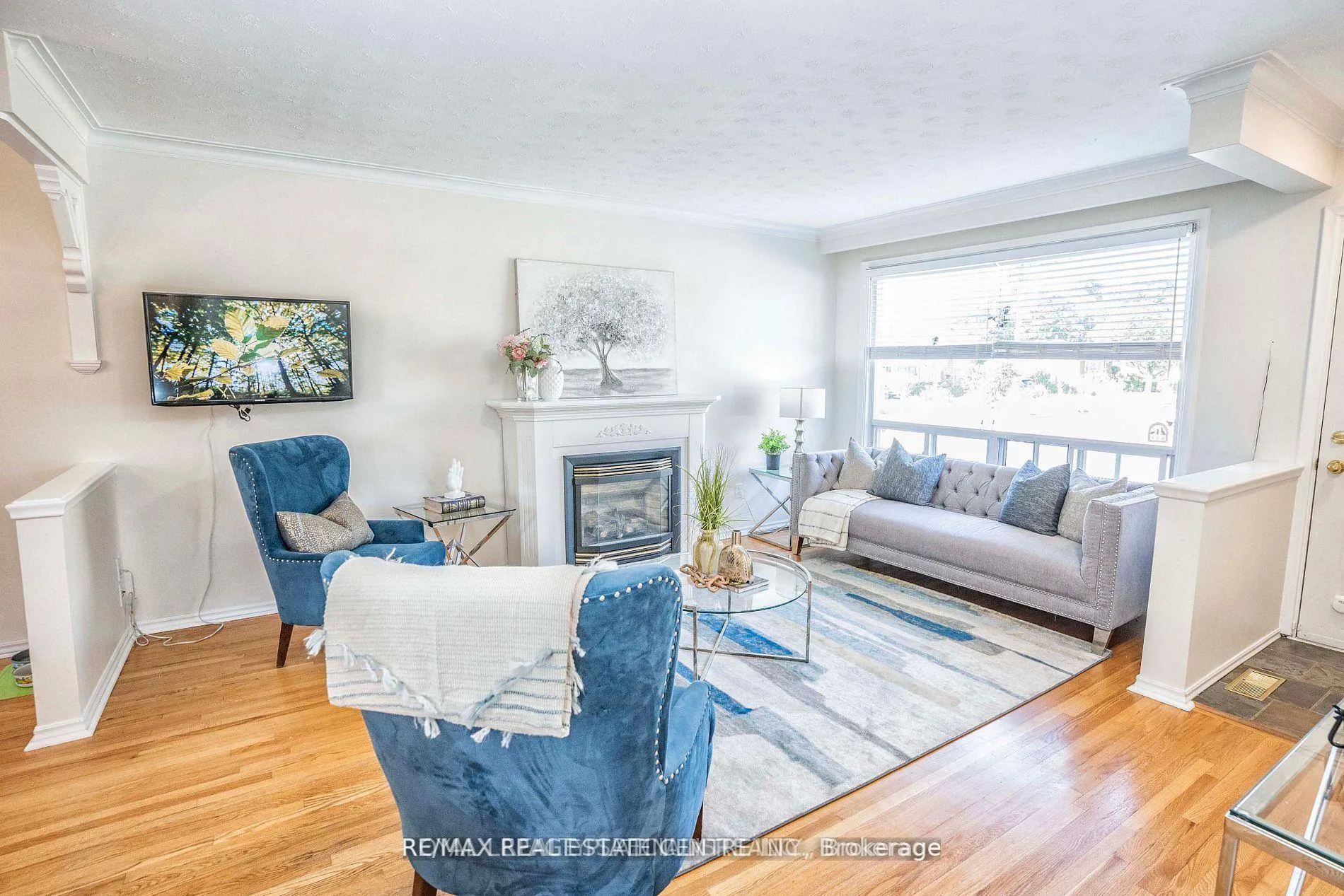 Photo 3 of Unit (Upper), 37 Edgemont Drive, Brampton, Brampton North — HOMEH