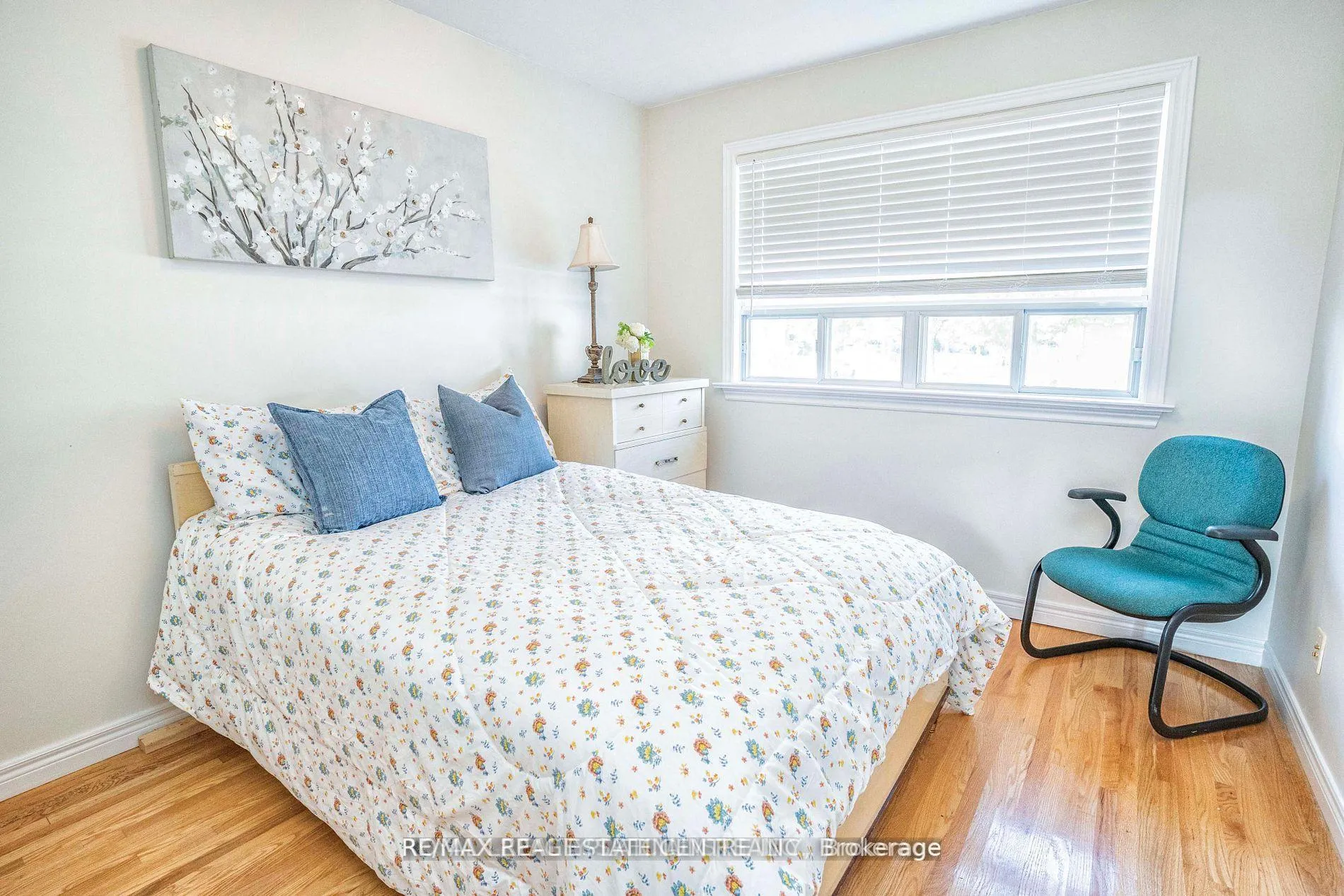 Photo 5 of Unit (Upper), 37 Edgemont Drive, Brampton, Brampton North — HOMEH