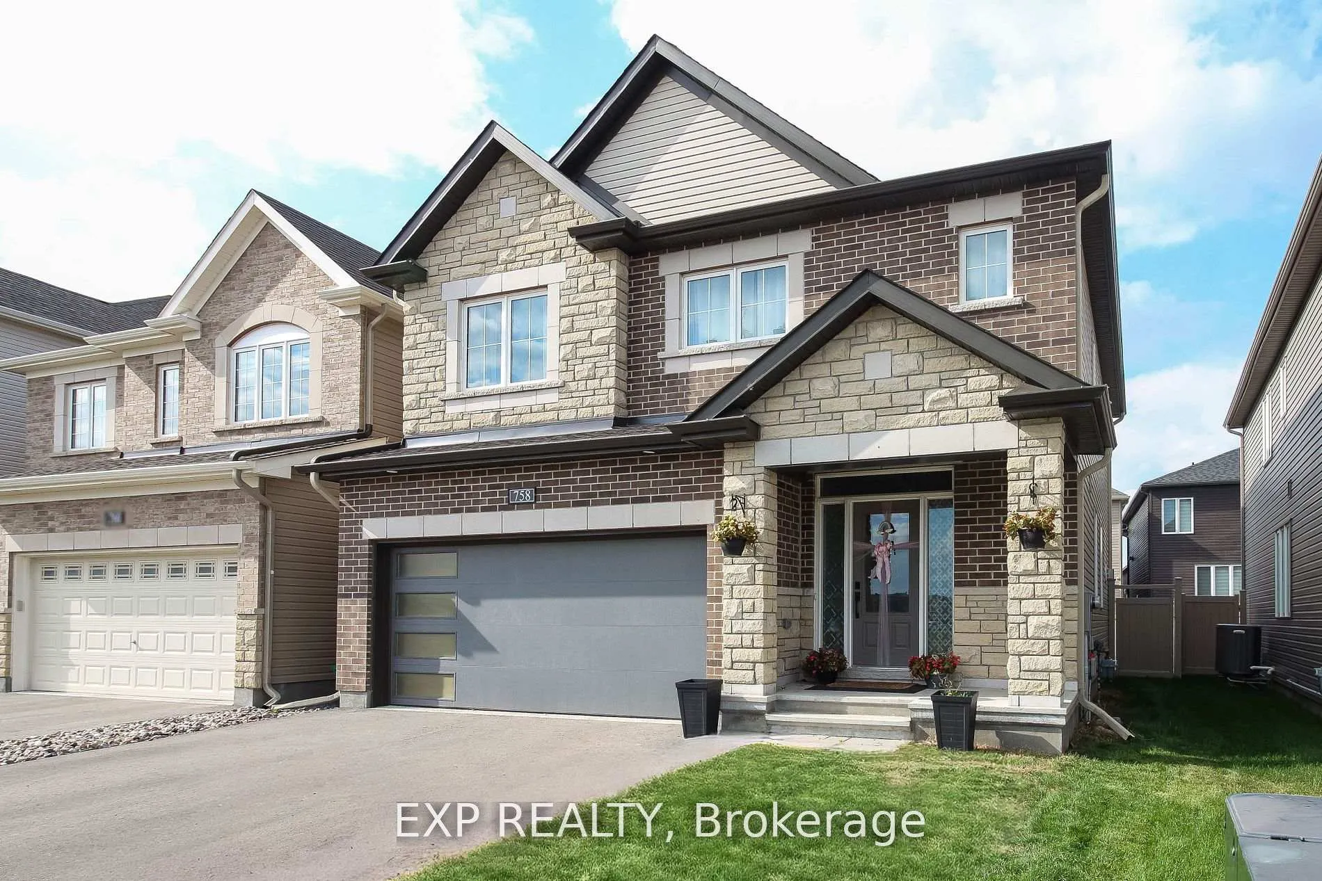Photo 2 of 758 Cappamore Drive, Ottawa, Barrhaven - Half Moon Bay — HOMEH