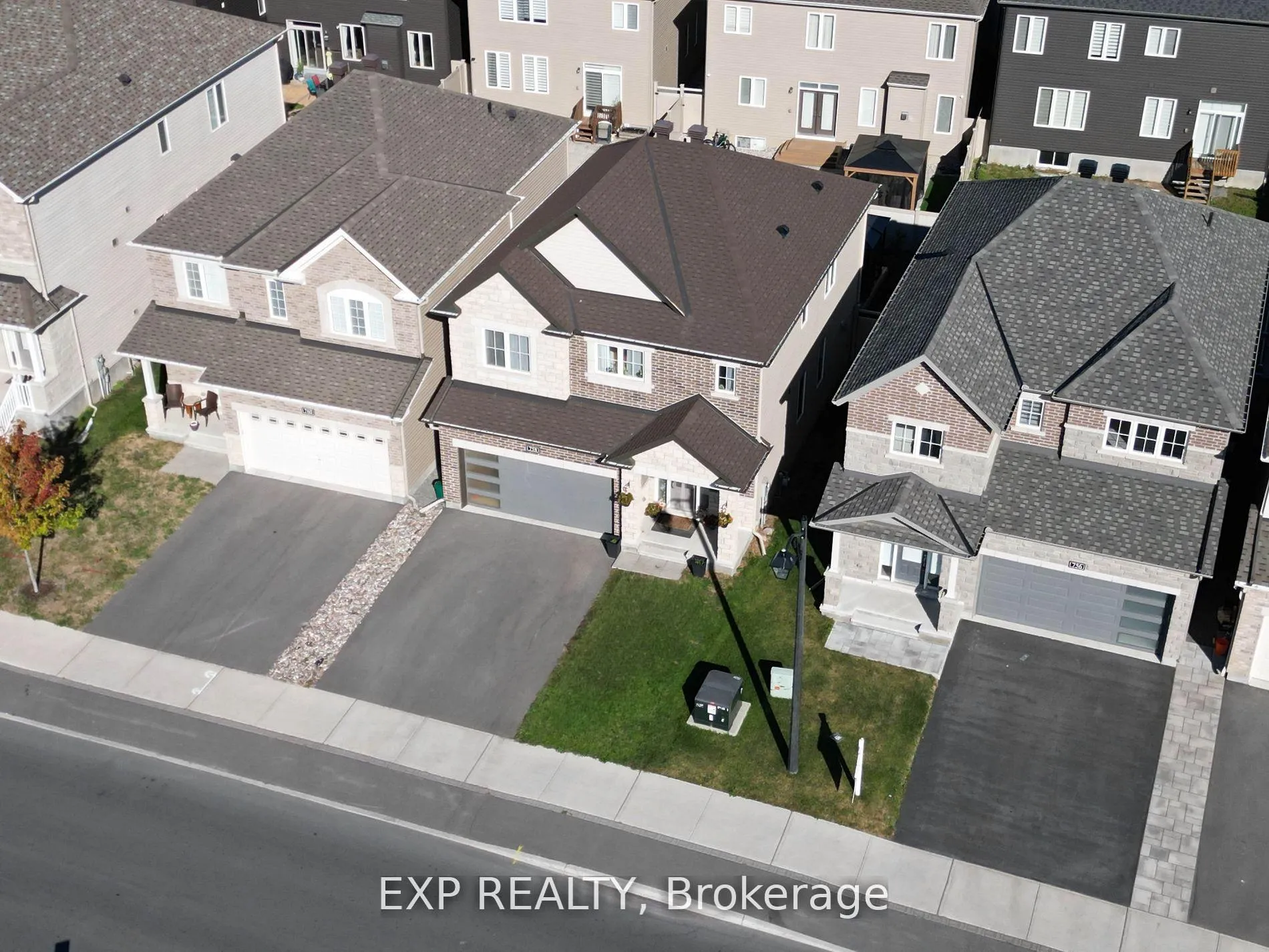 Photo 32 of 758 Cappamore Drive, Ottawa, Barrhaven - Half Moon Bay — HOMEH