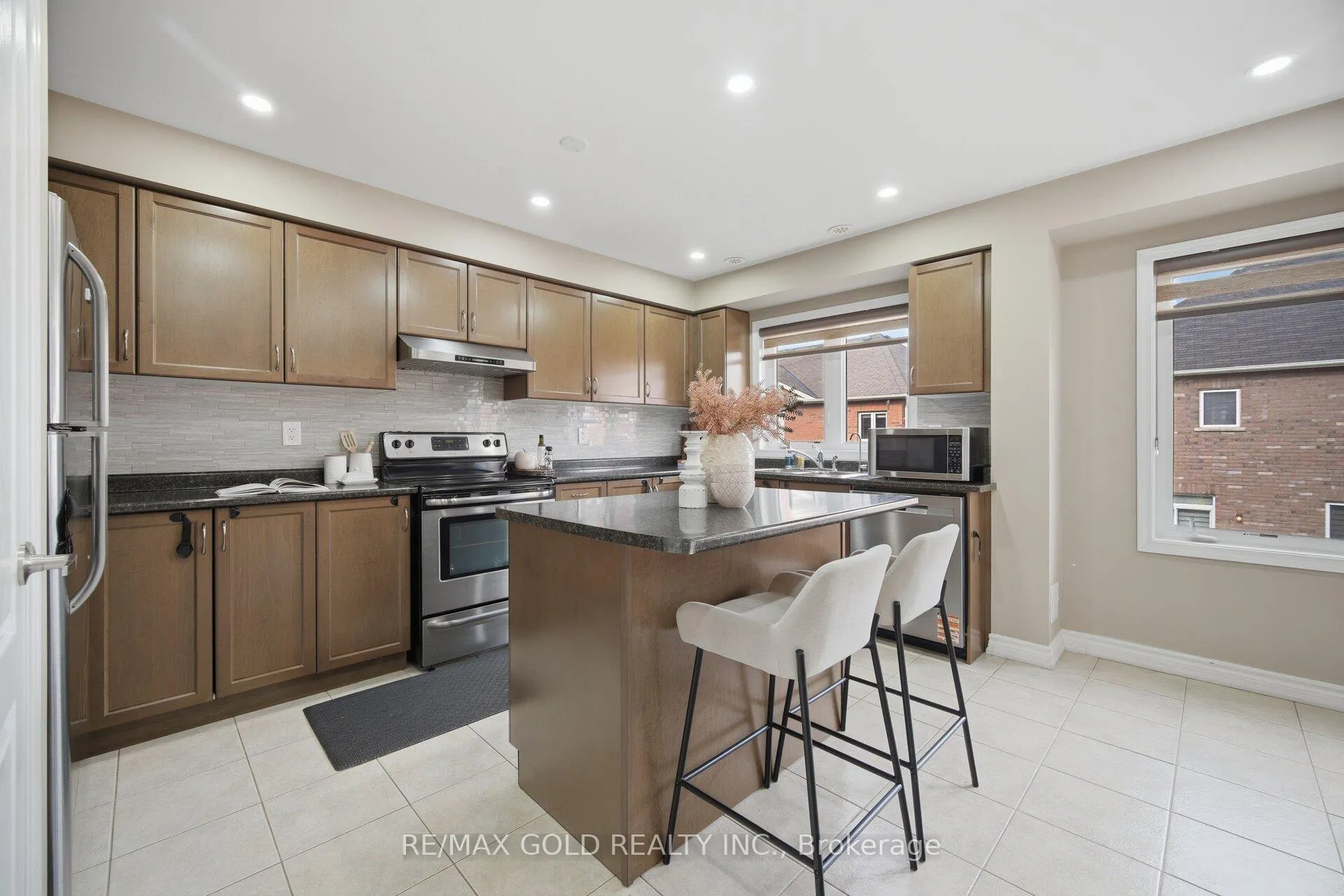 Photo 7 of 40 Memory Lane, Brampton, Northwest Brampton — HOMEH