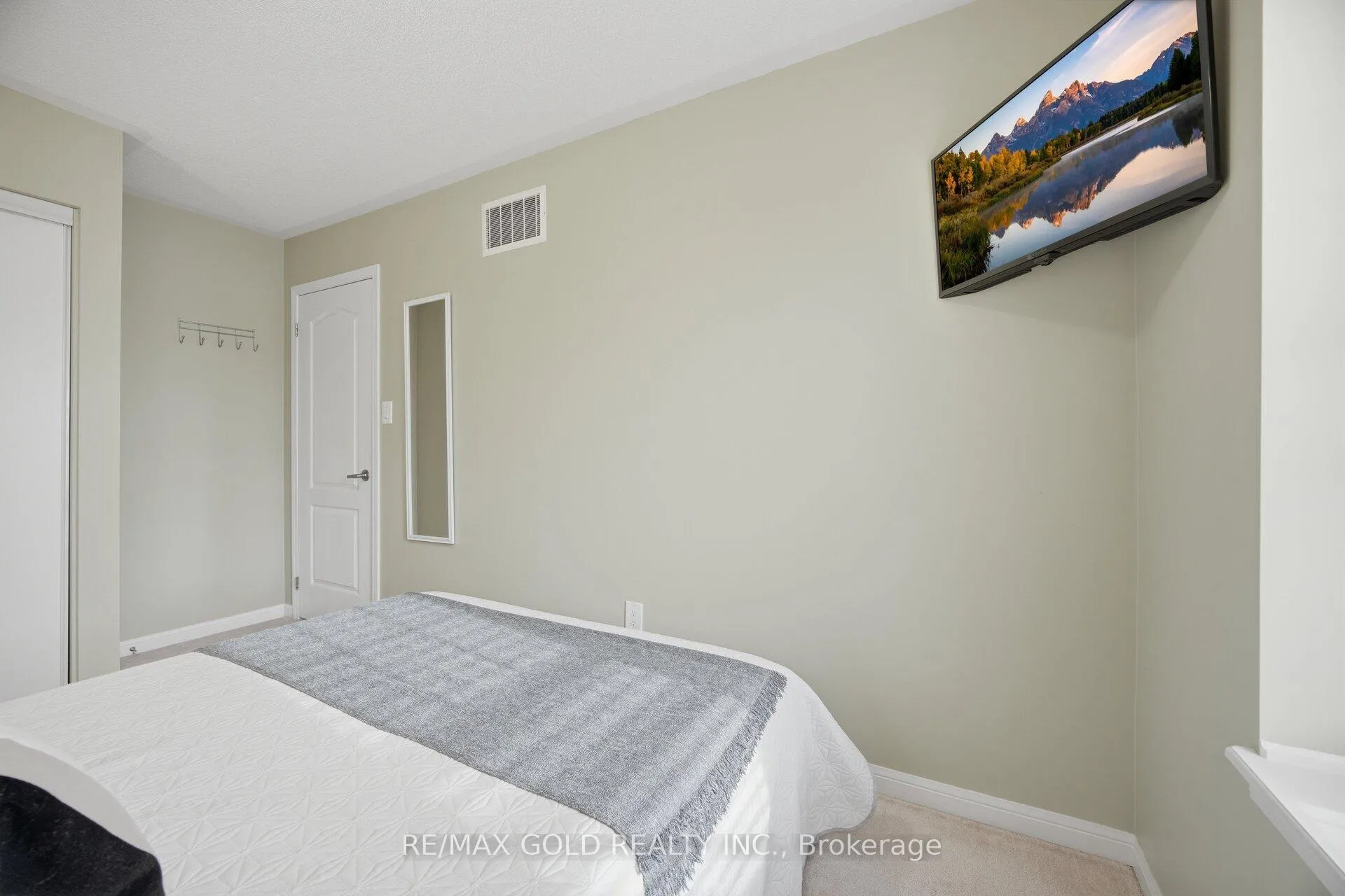 Photo 21 of 40 Memory Lane, Brampton, Northwest Brampton — HOMEH