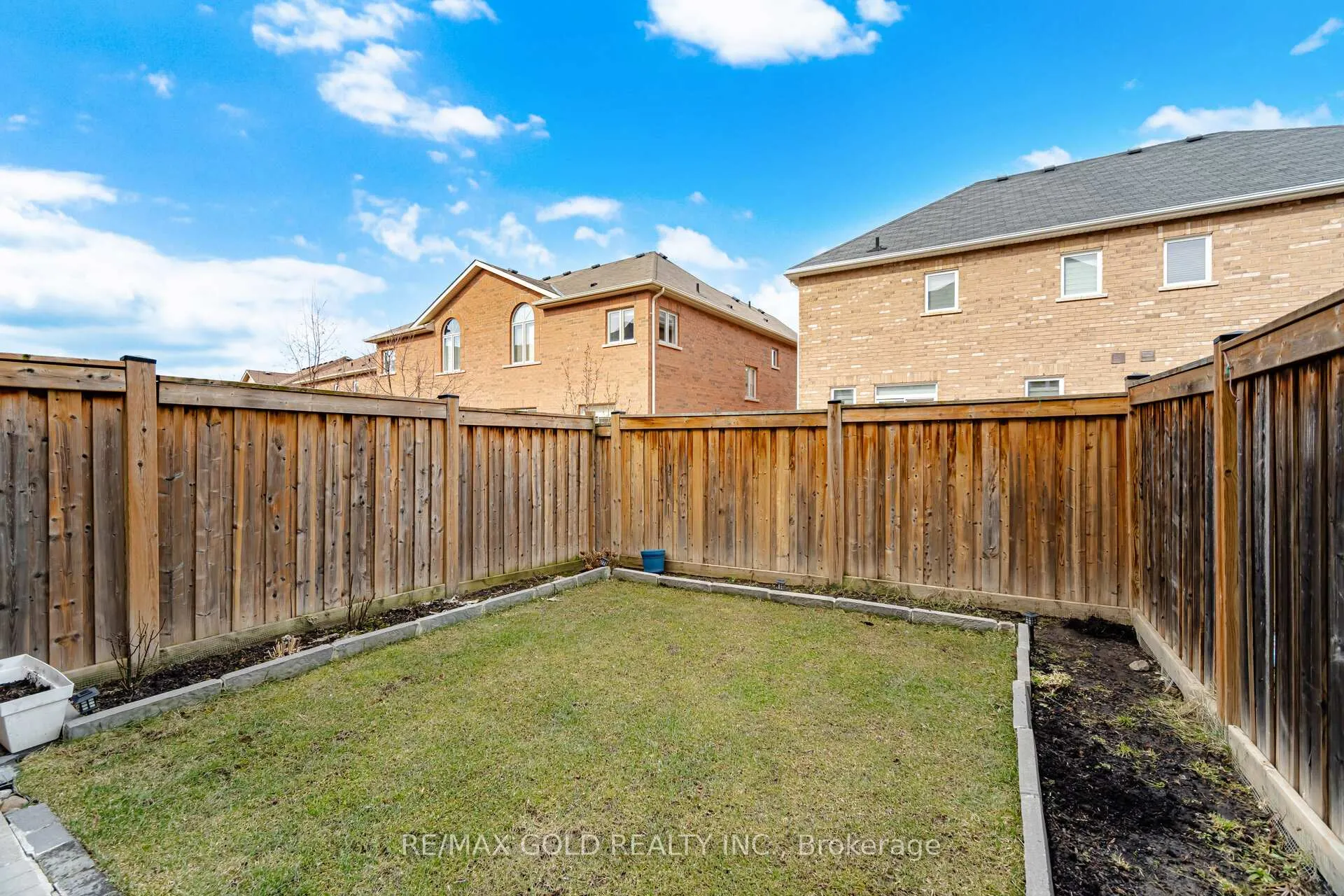 Photo 30 of 40 Memory Lane, Brampton, Northwest Brampton — HOMEH