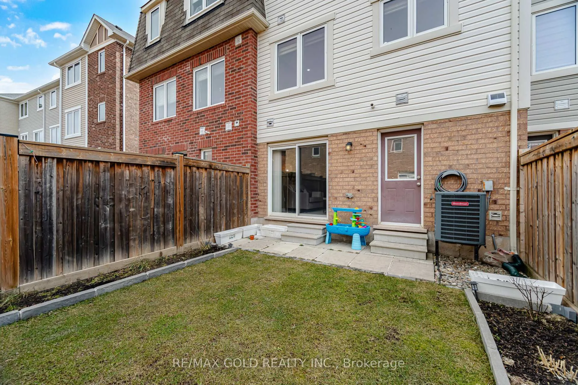 Photo 32 of 40 Memory Lane, Brampton, Northwest Brampton — HOMEH