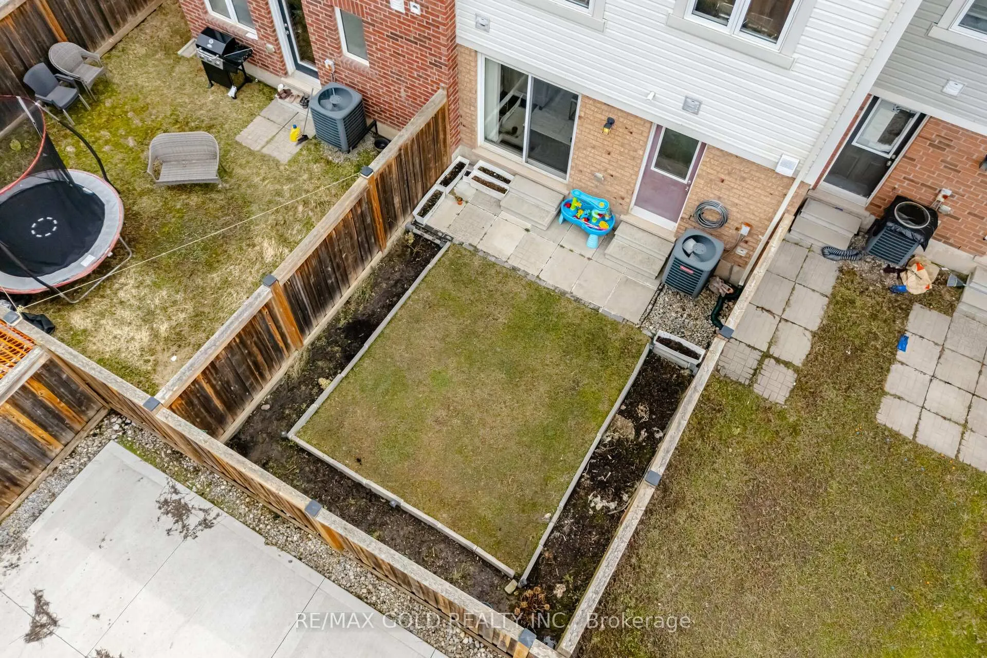 Photo 33 of 40 Memory Lane, Brampton, Northwest Brampton — HOMEH