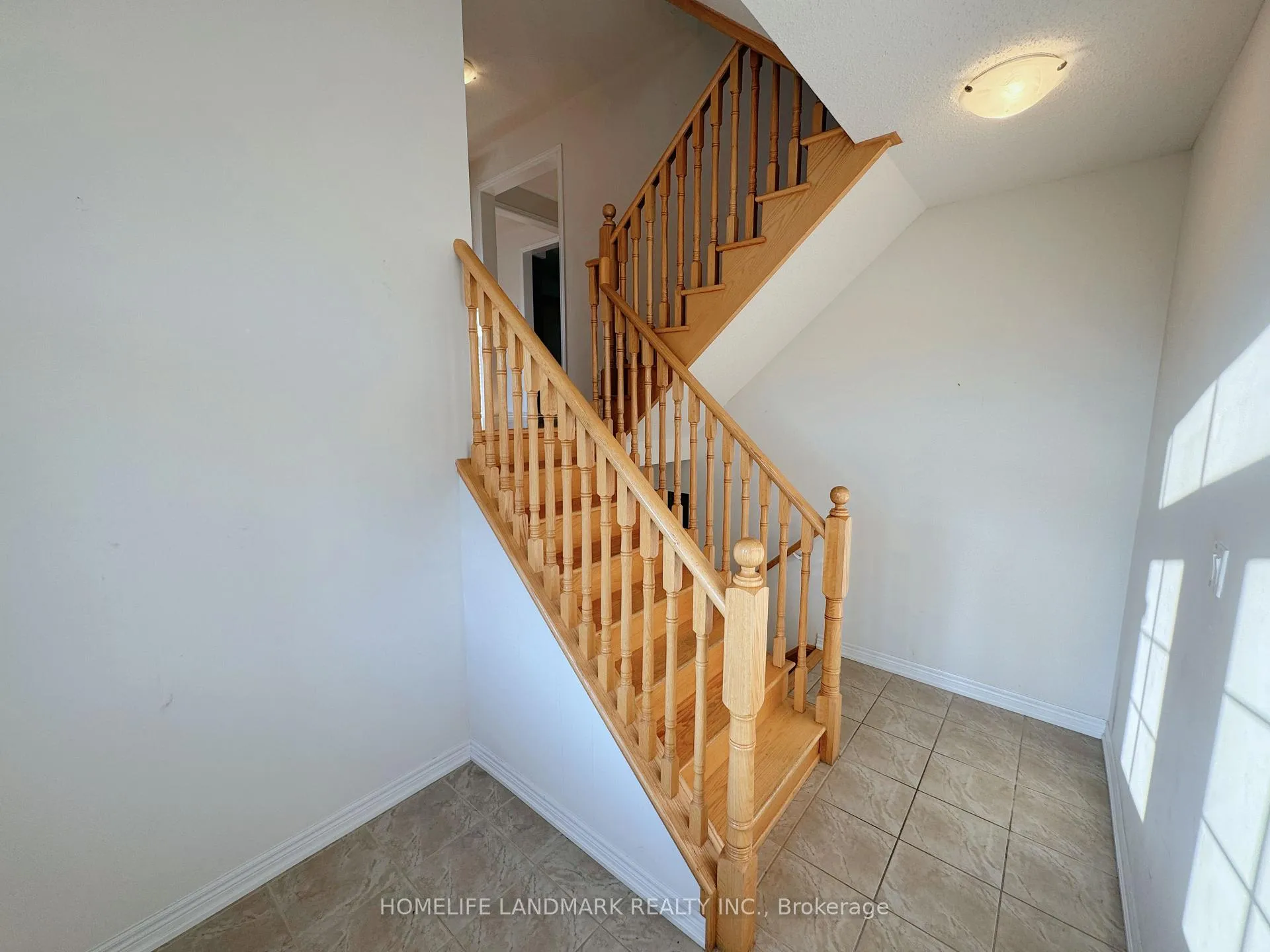 Photo 4 of 35 Hyacinth Street, Markham, Wismer — HOMEH