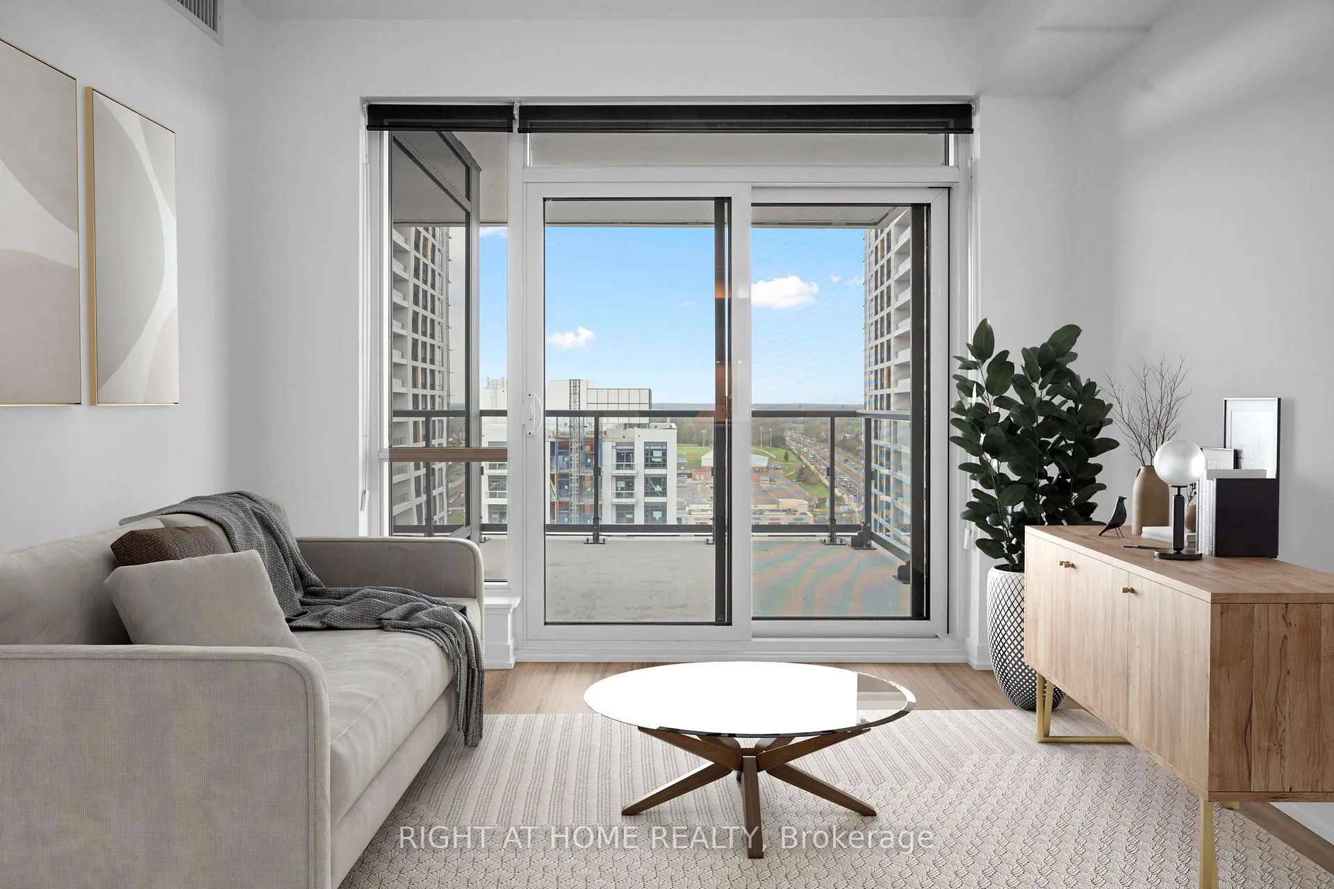 Photo 2 of Unit 1424, 7950 Bathurst Street, Vaughan, Beverley Glen — HOMEH