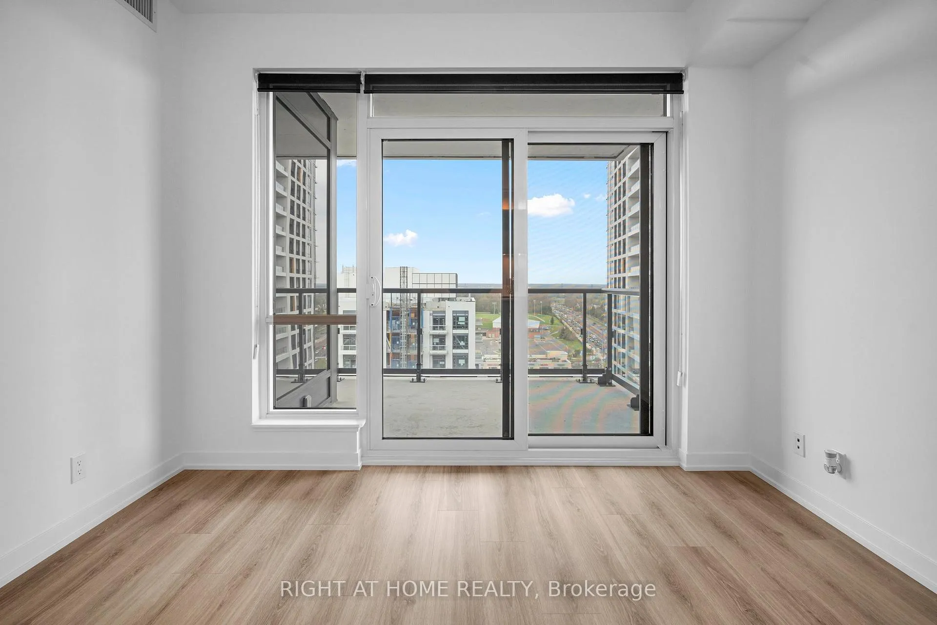 Photo 3 of Unit 1424, 7950 Bathurst Street, Vaughan, Beverley Glen — HOMEH
