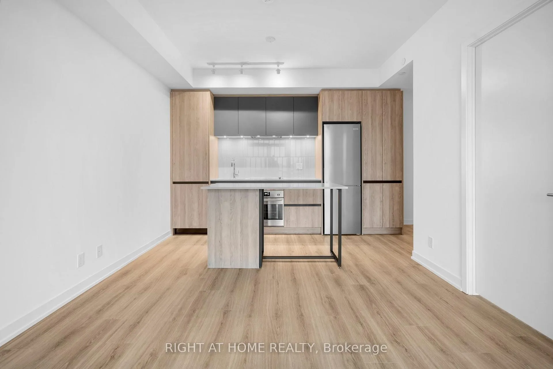 Photo 5 of Unit 1424, 7950 Bathurst Street, Vaughan, Beverley Glen — HOMEH