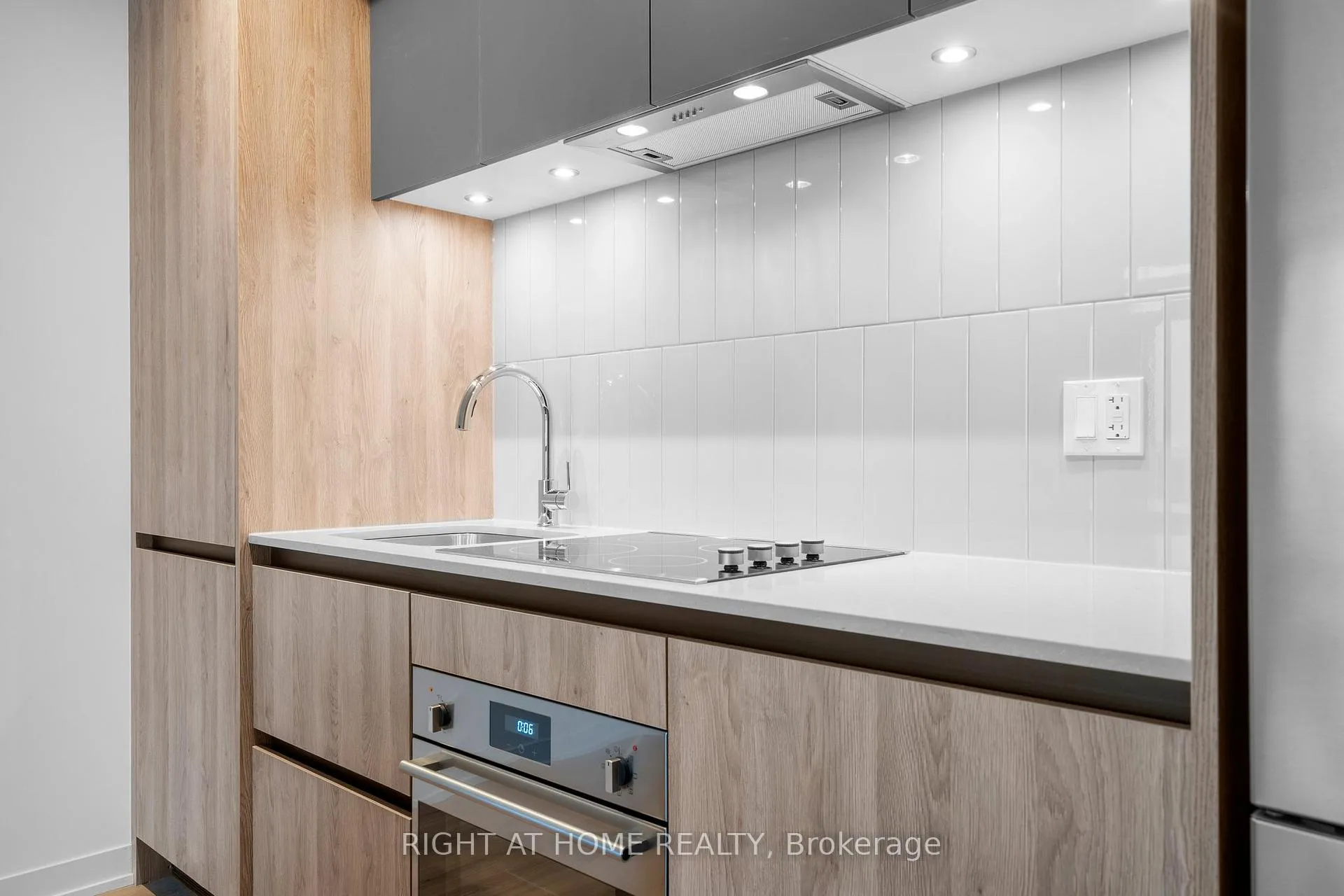 Photo 8 of Unit 1424, 7950 Bathurst Street, Vaughan, Beverley Glen — HOMEH