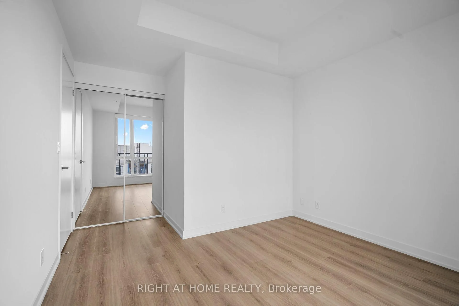 Photo 13 of Unit 1424, 7950 Bathurst Street, Vaughan, Beverley Glen — HOMEH