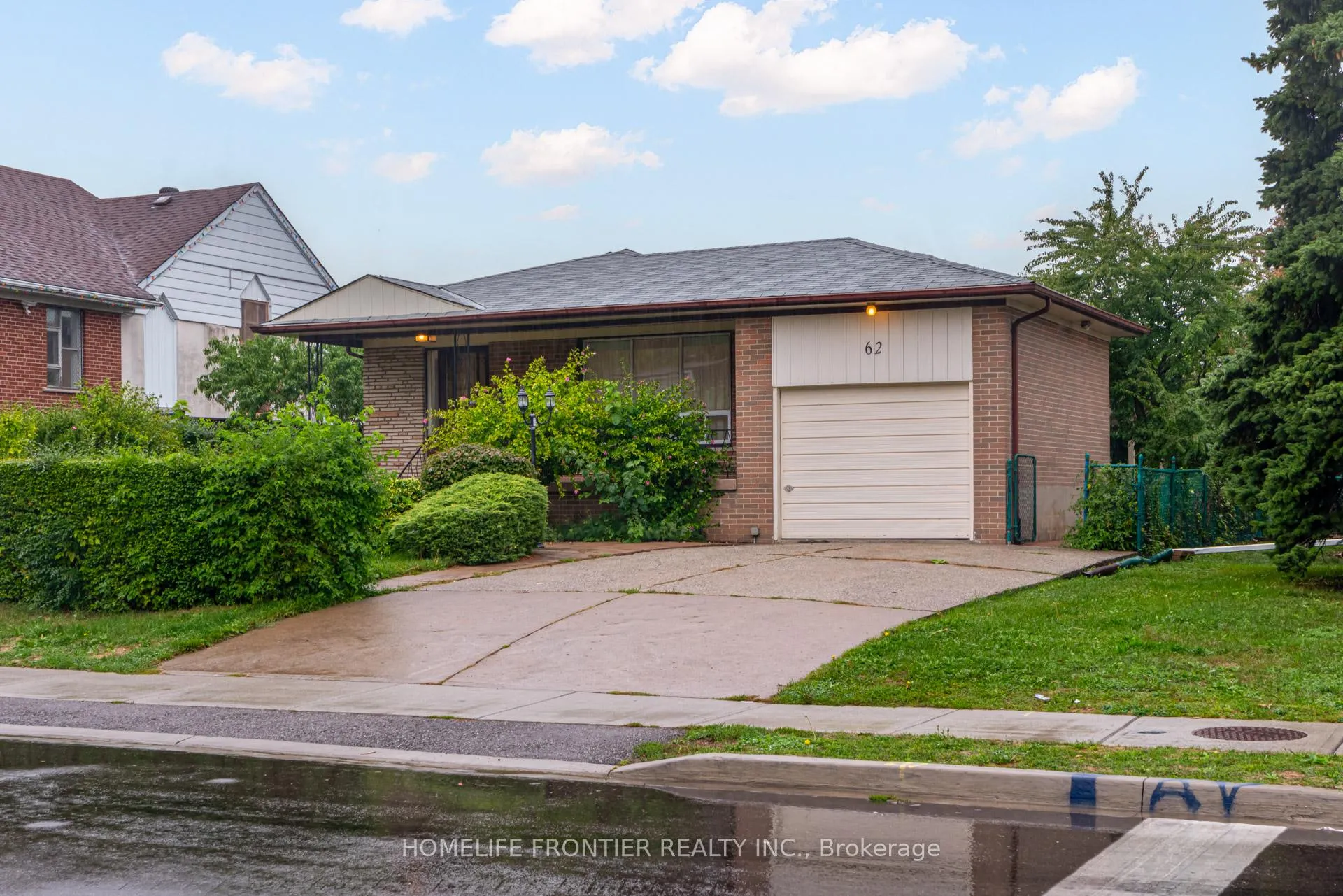 Photo 3 of Unit B, 62 clark Avenue, Markham, Thornhill — HOMEH